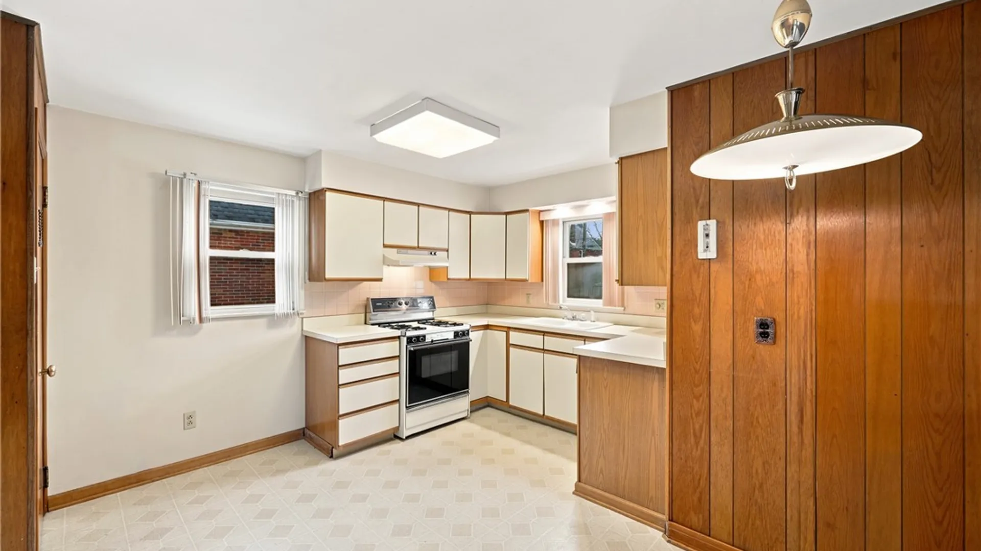 Property at 2743 Livingston Avenue, Niagara Falls, NY 14303 7