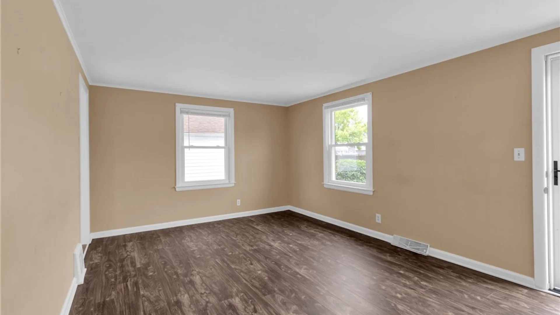 Property at 438 Highland Avenue, Tonawanda, NY 14223 13