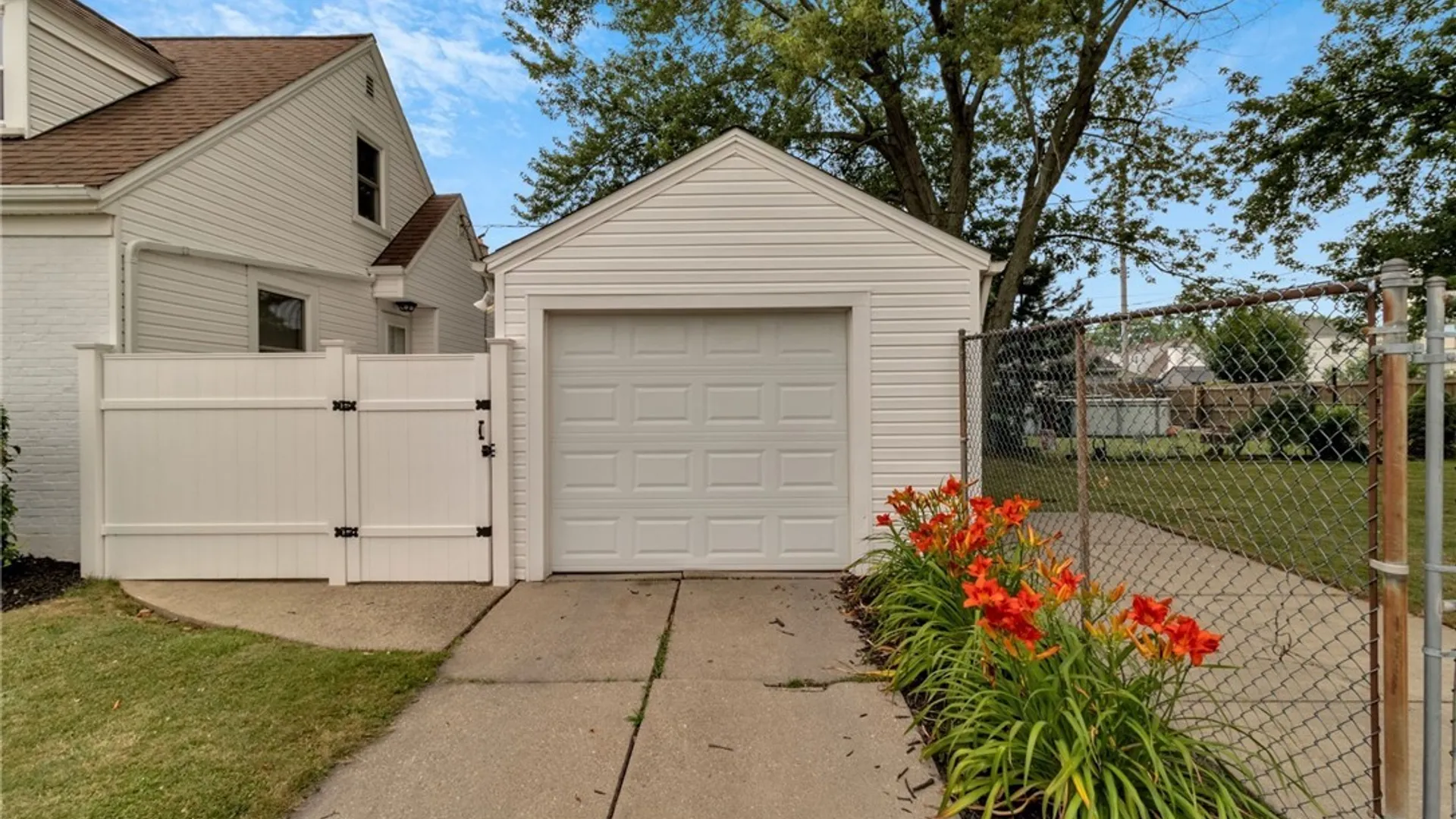 Property at 438 Highland Avenue, Tonawanda, NY 14223 3