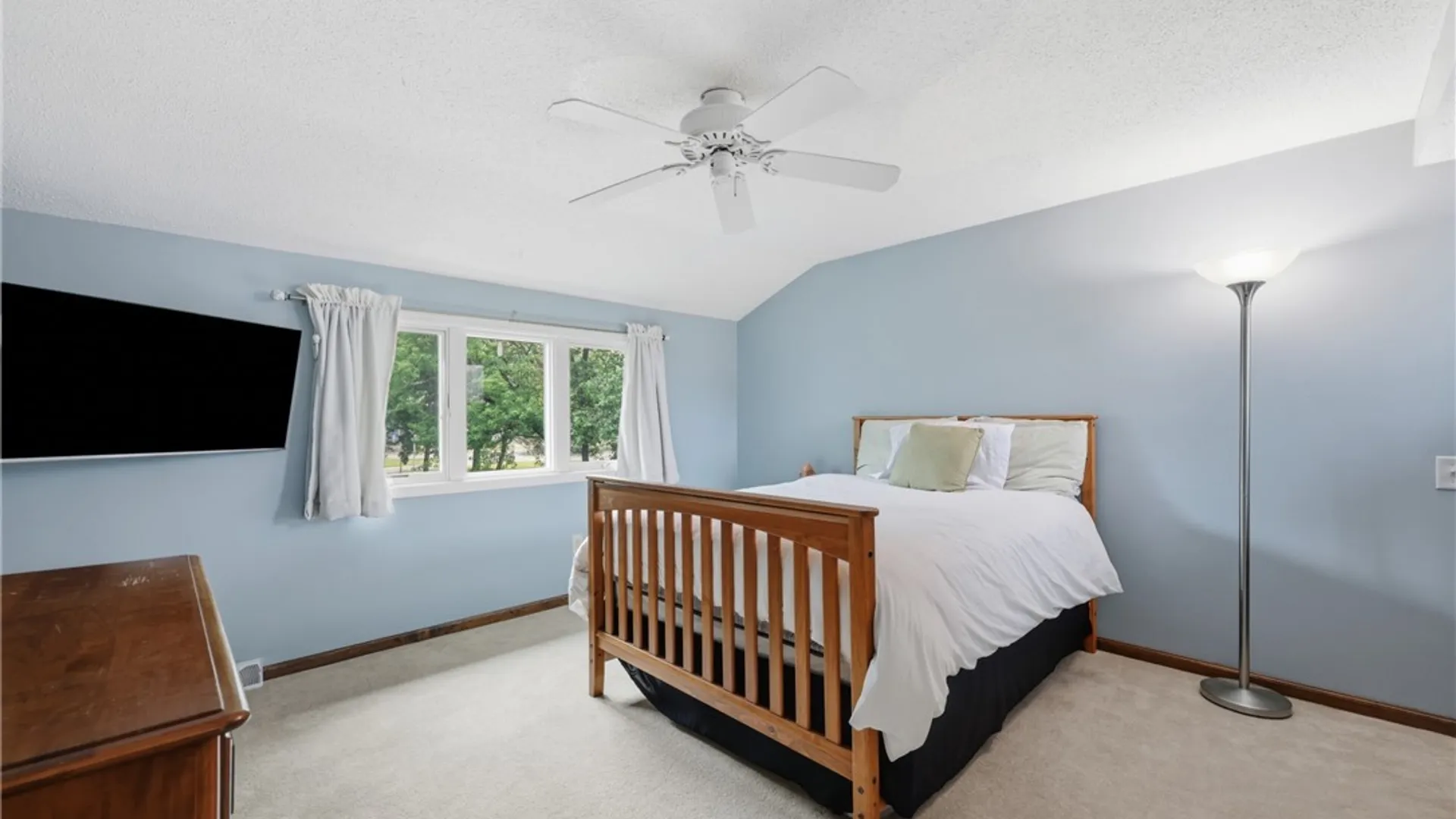 Property at 42 Hawthorne Court, Orchard Park, NY 14127 25