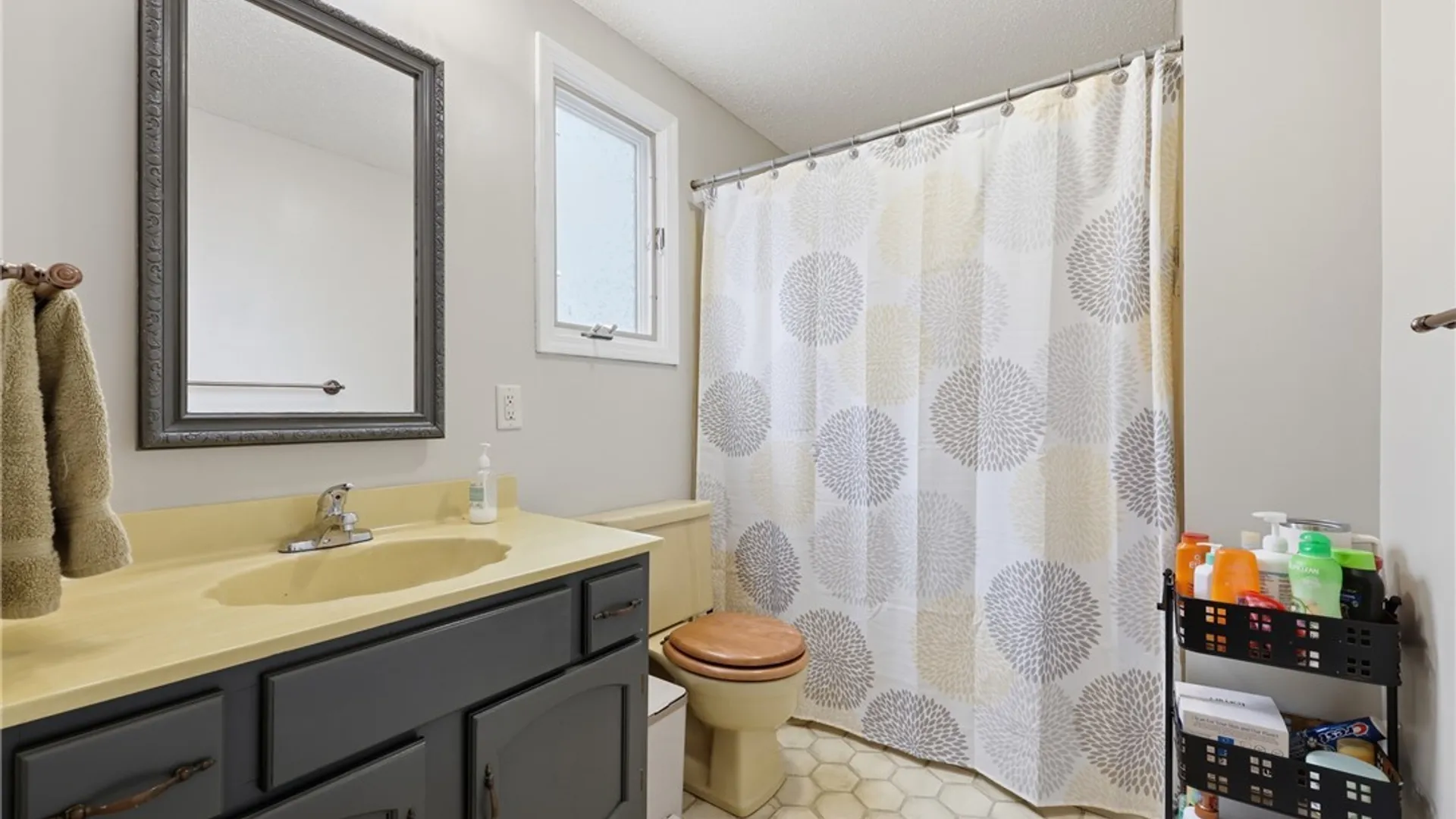 Property at 42 Hawthorne Court, Orchard Park, NY 14127 32