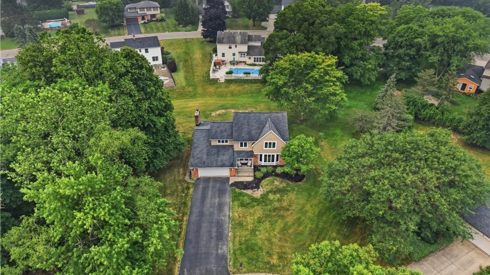 Property at 42 Hawthorne Court, Orchard Park, NY 14127 42