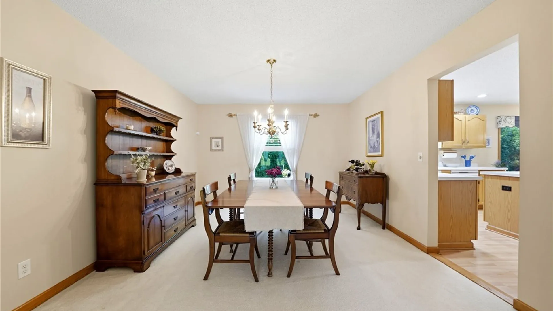 Property at 4178 Foxwood Ln, Clarence, NY 14221 11