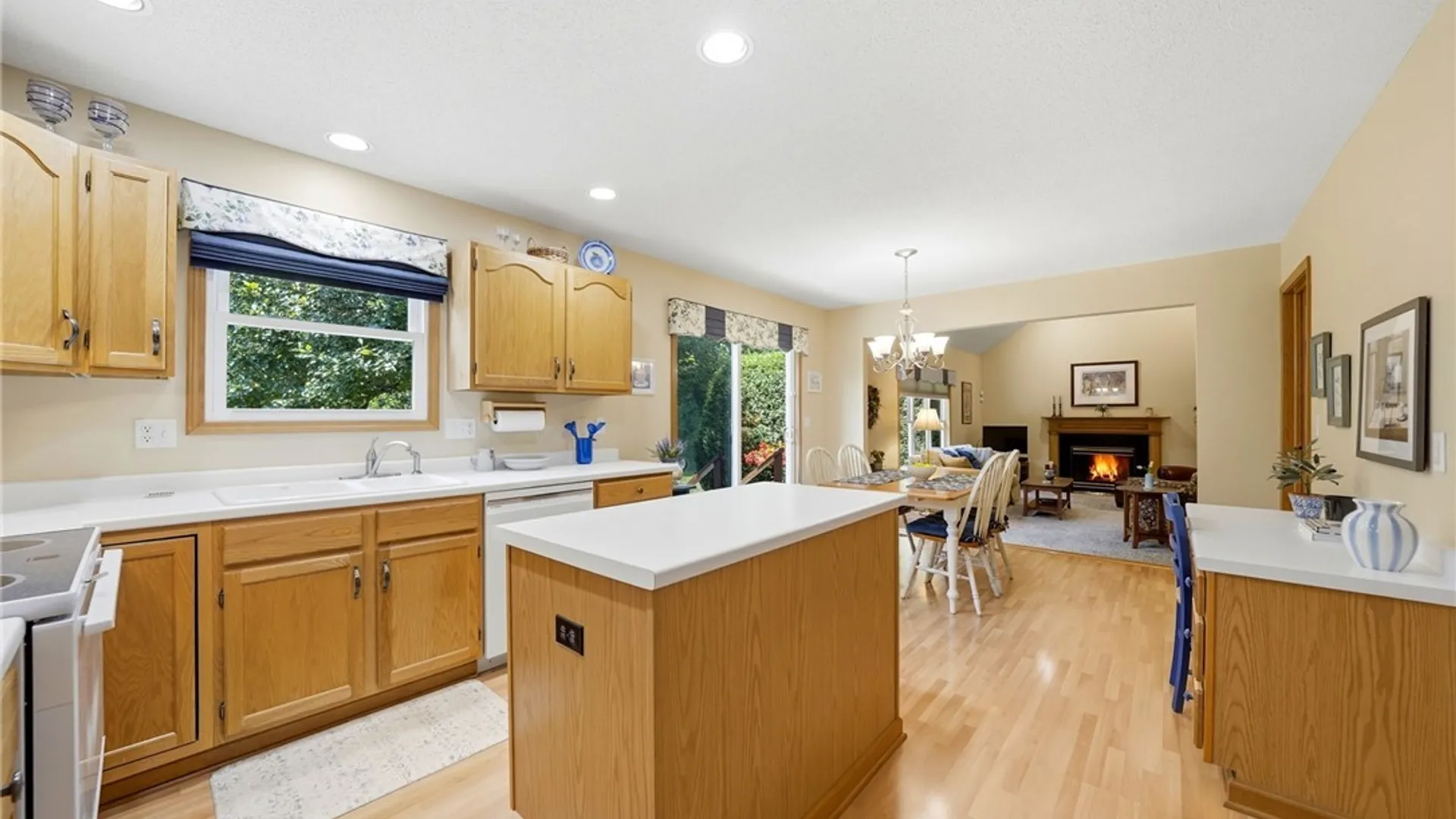 Property at 4178 Foxwood Ln, Clarence, NY 14221 13