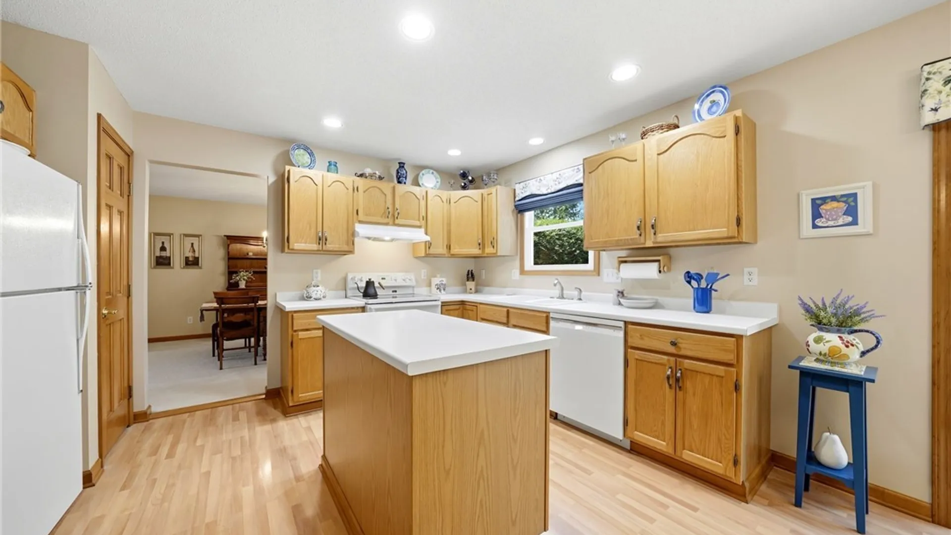 Property at 4178 Foxwood Ln, Clarence, NY 14221 15