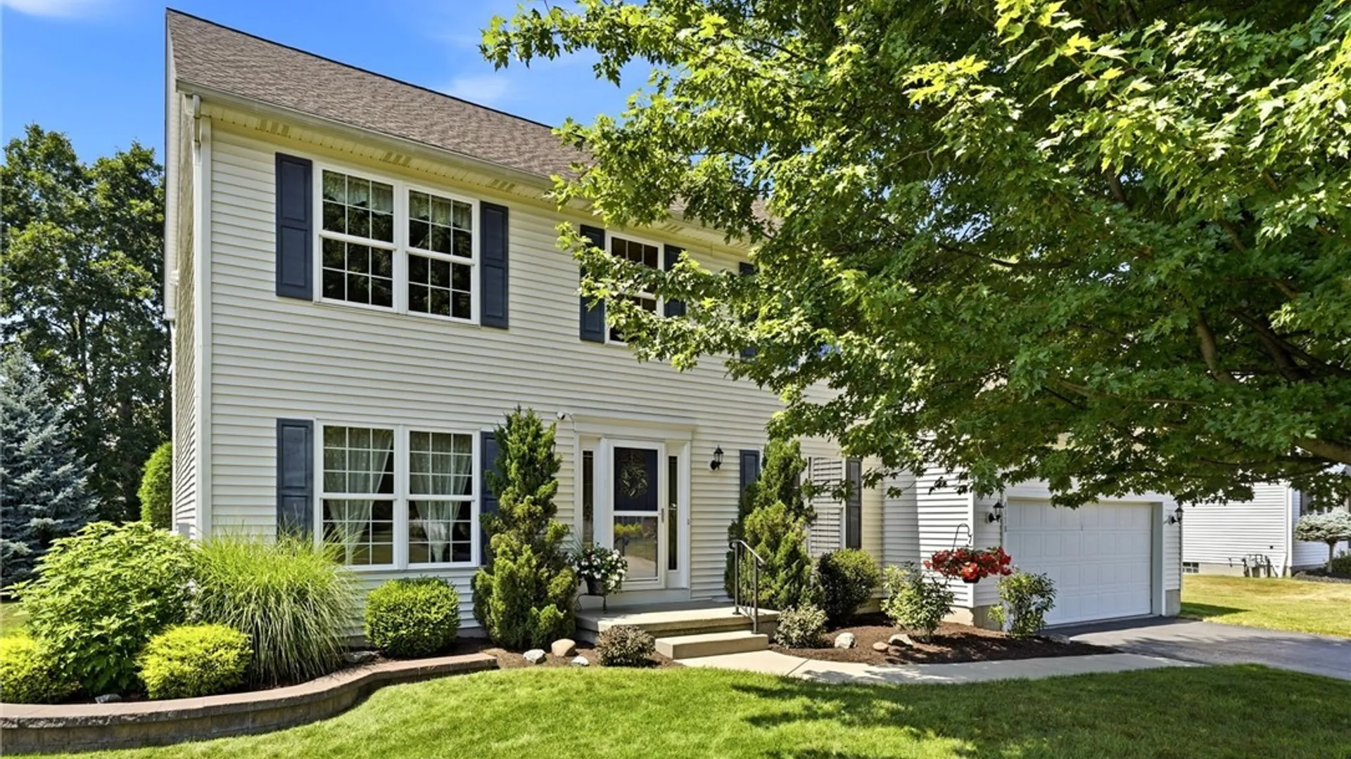 Property at 4178 Foxwood Ln, Clarence, NY 14221 2