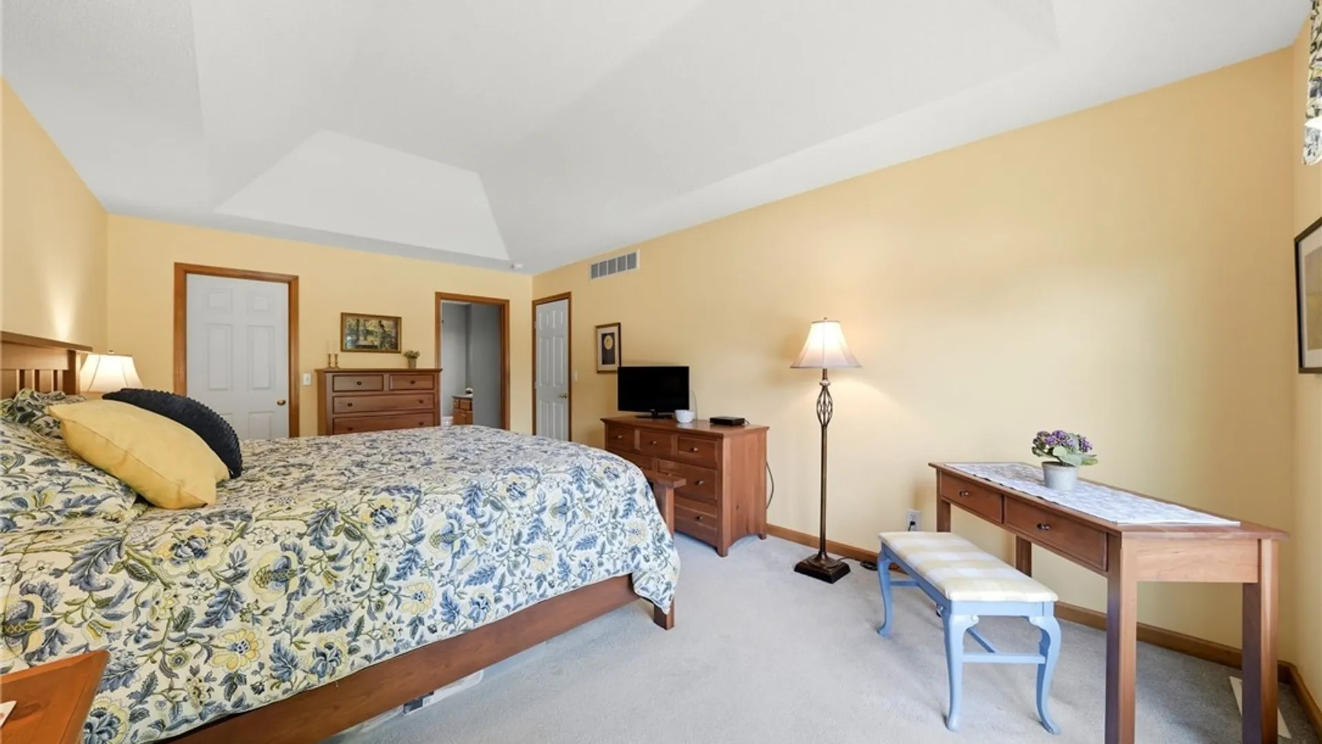 Property at 4178 Foxwood Ln, Clarence, NY 14221 22
