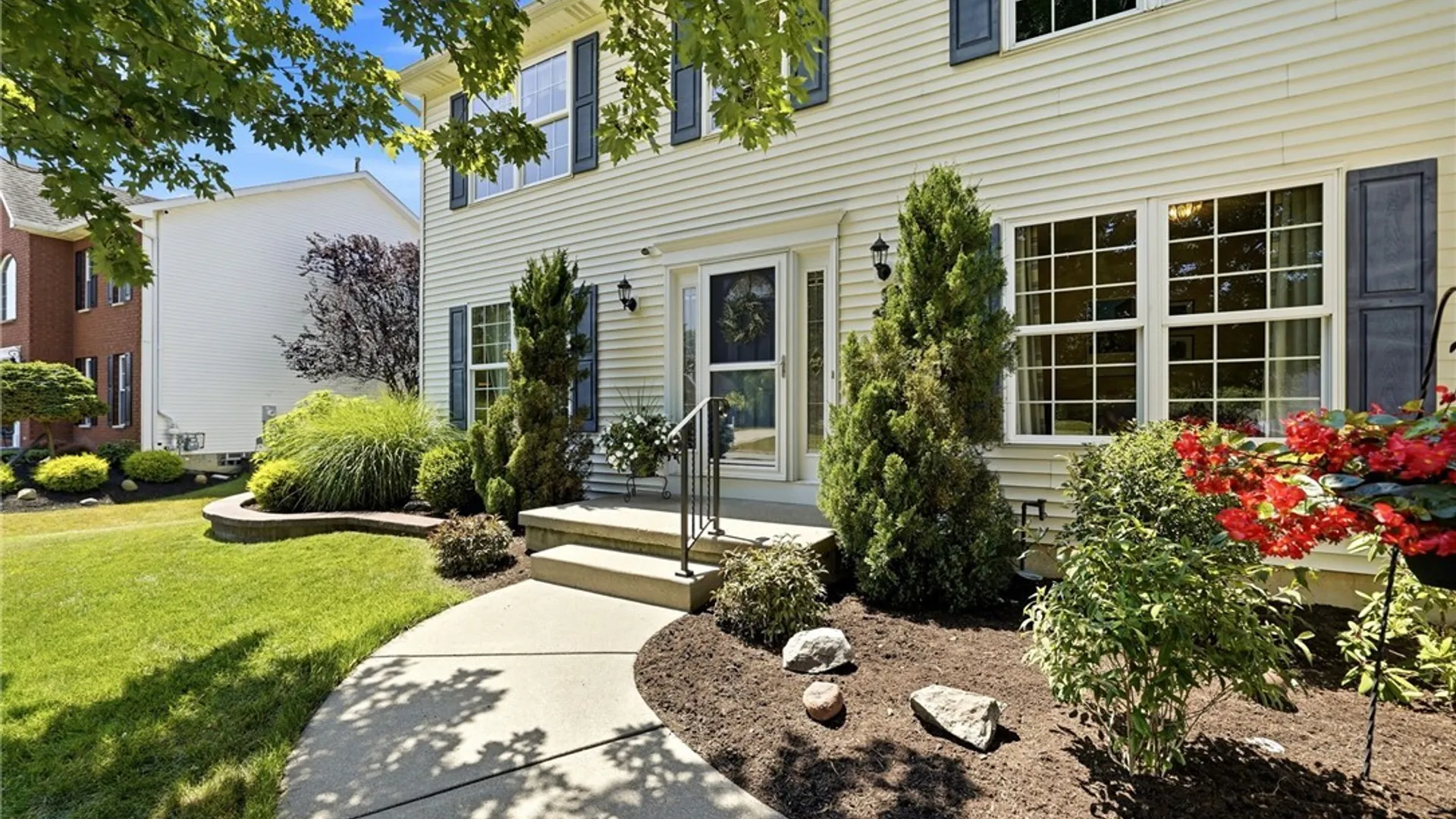 Property at 4178 Foxwood Ln, Clarence, NY 14221 4
