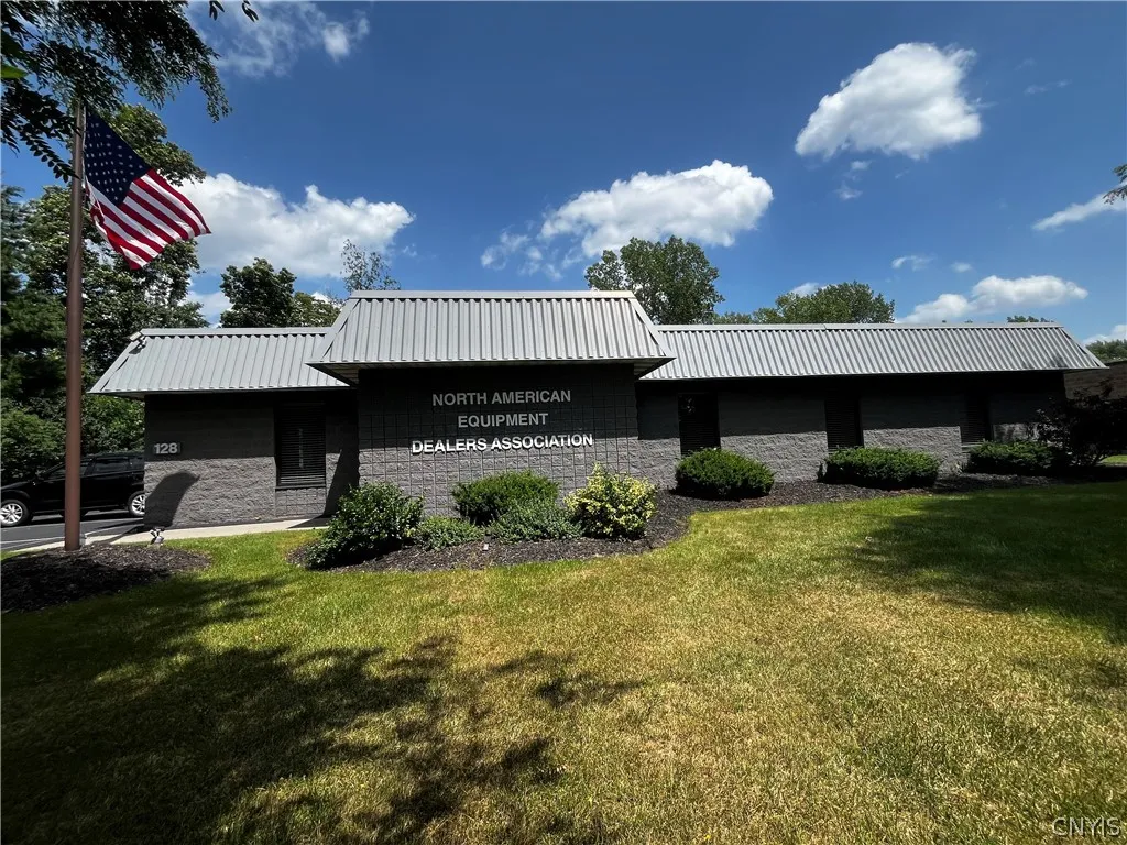 Property at 128 Metropolitan Park Drive, Salina, NY 13088