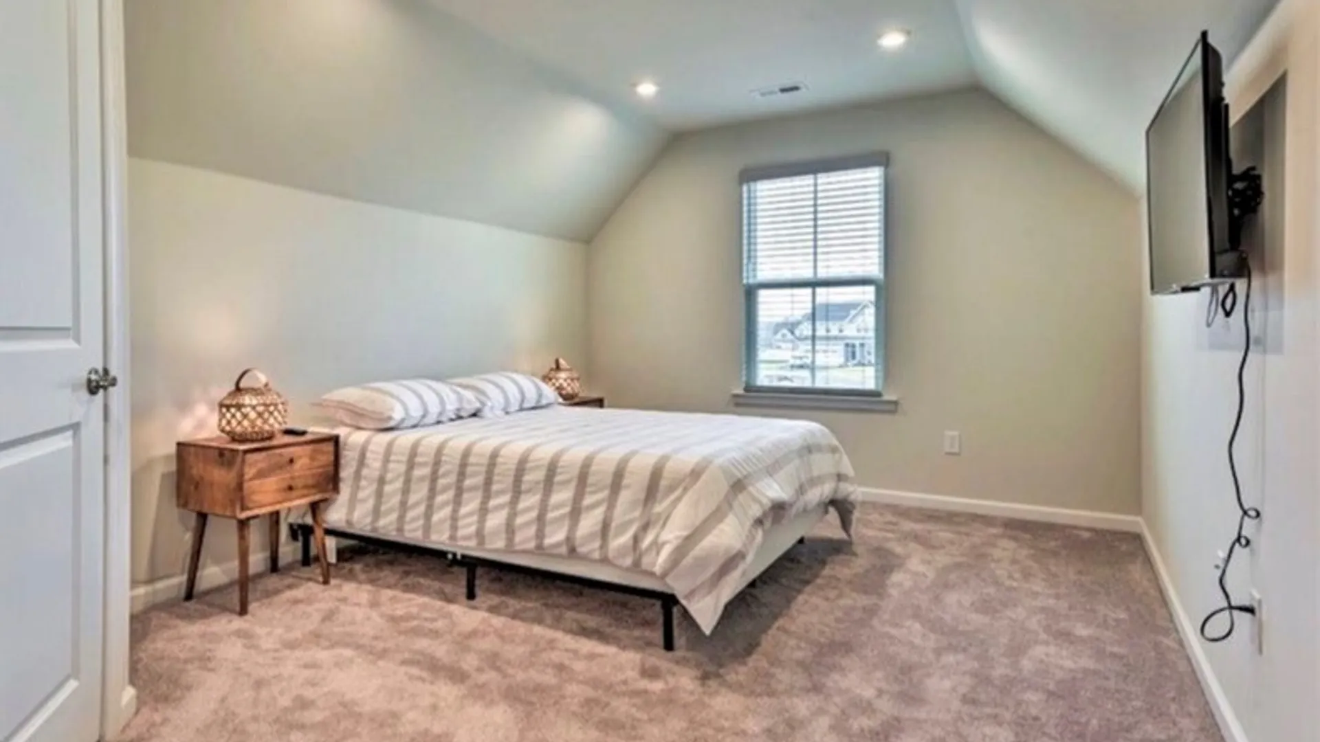 Property at 173 Sandstone Circle, Grand Island, NY 14072 17