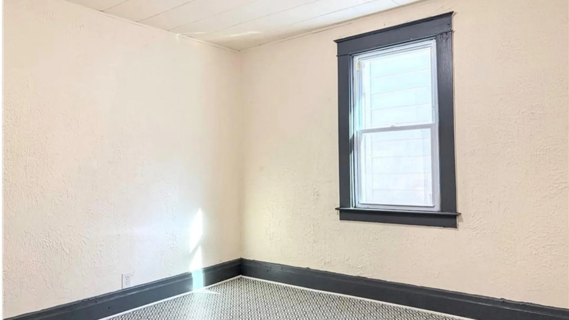 Property at 2231 Cudaback Avenue, Niagara Falls, NY 14303 18
