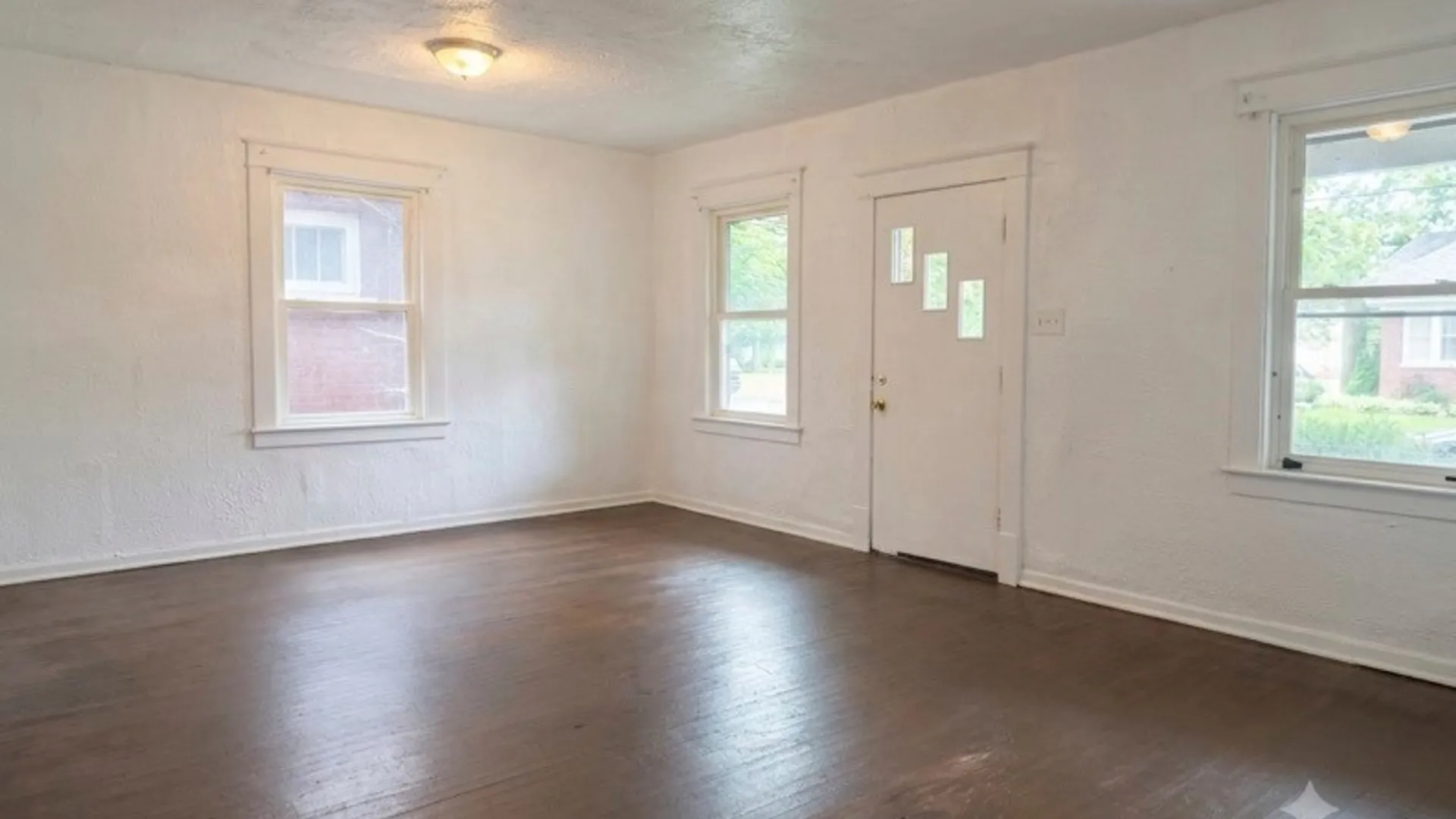 Property at 2231 Cudaback Avenue, Niagara Falls, NY 14303 4