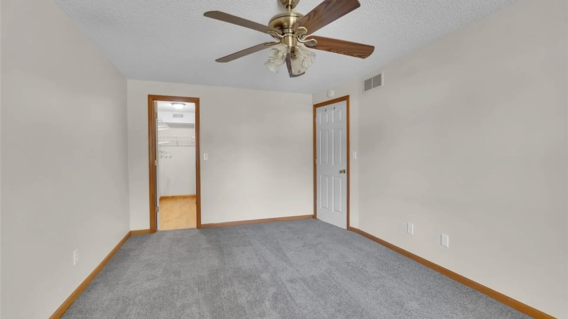 Property at 11 E Sunmist Sq, Amherst, NY 14228 14