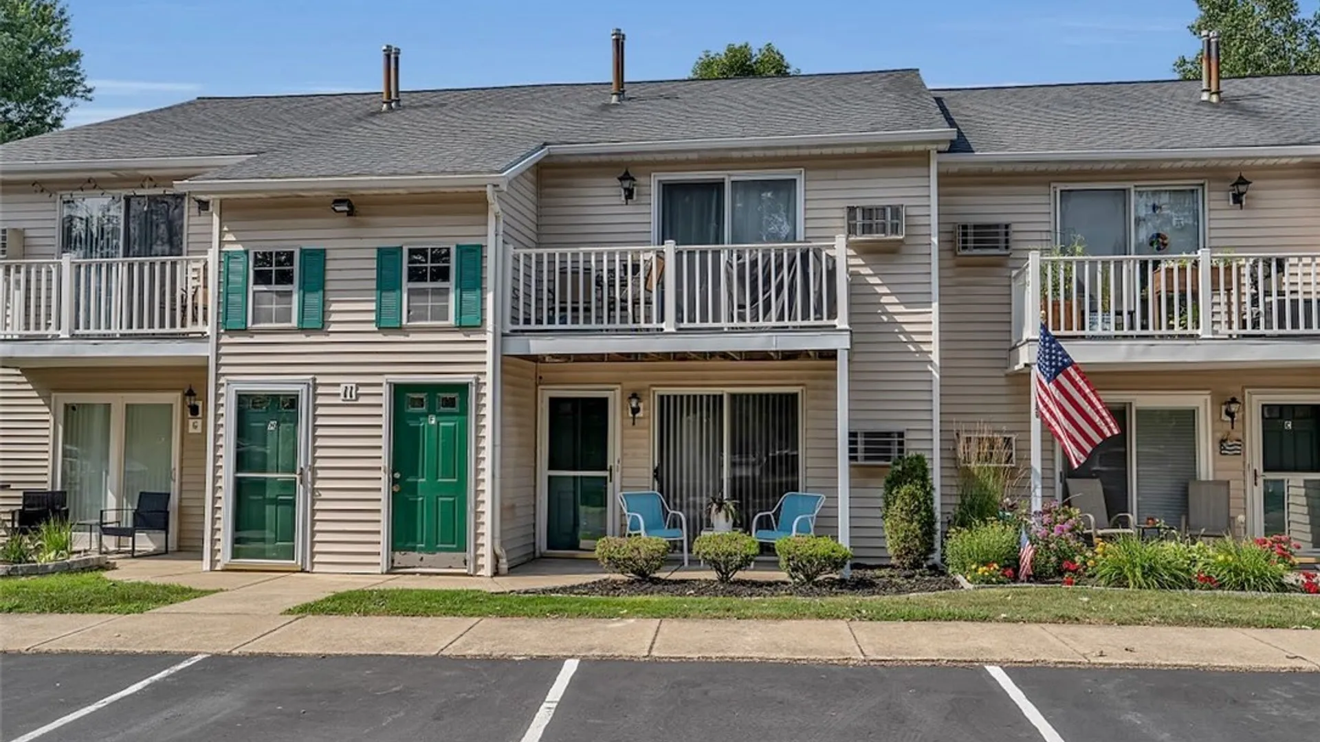 Property at 11 E Sunmist Sq, Amherst, NY 14228 20