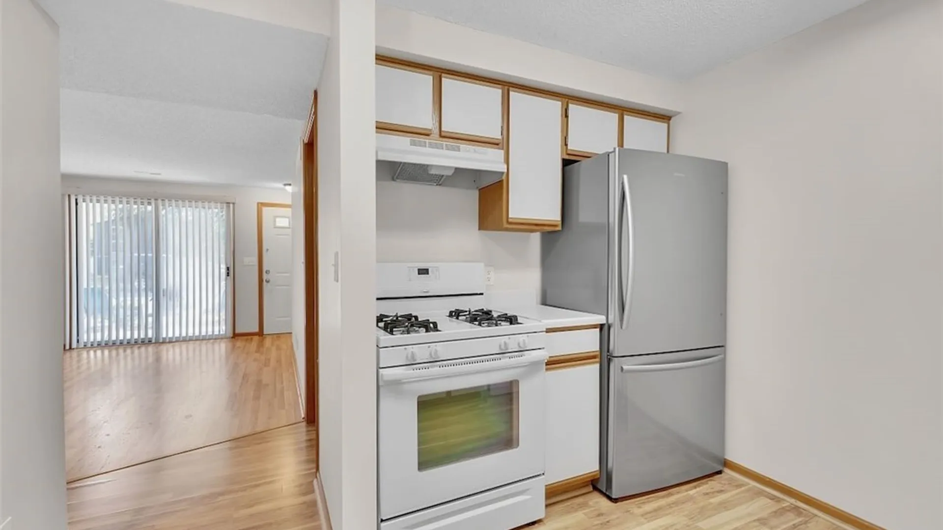 Property at 11 E Sunmist Sq, Amherst, NY 14228 7