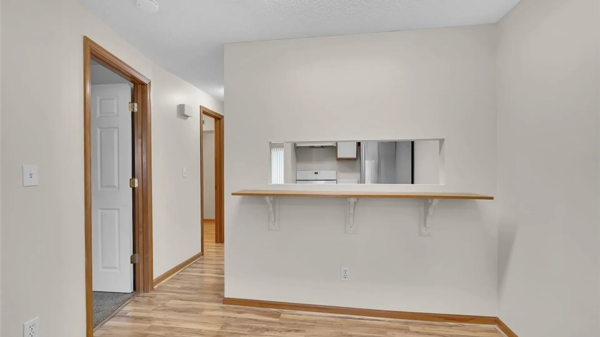 Property at 11 E Sunmist Sq, Amherst, NY 14228 9