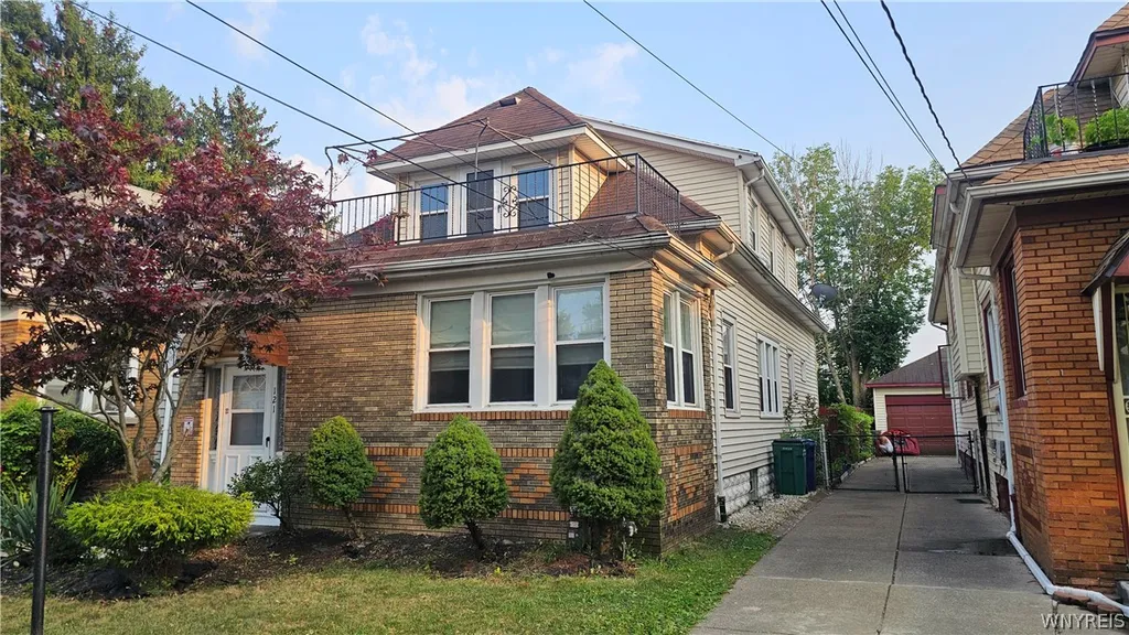 Property at 121 Arden Avenue, Buffalo, NY 14215