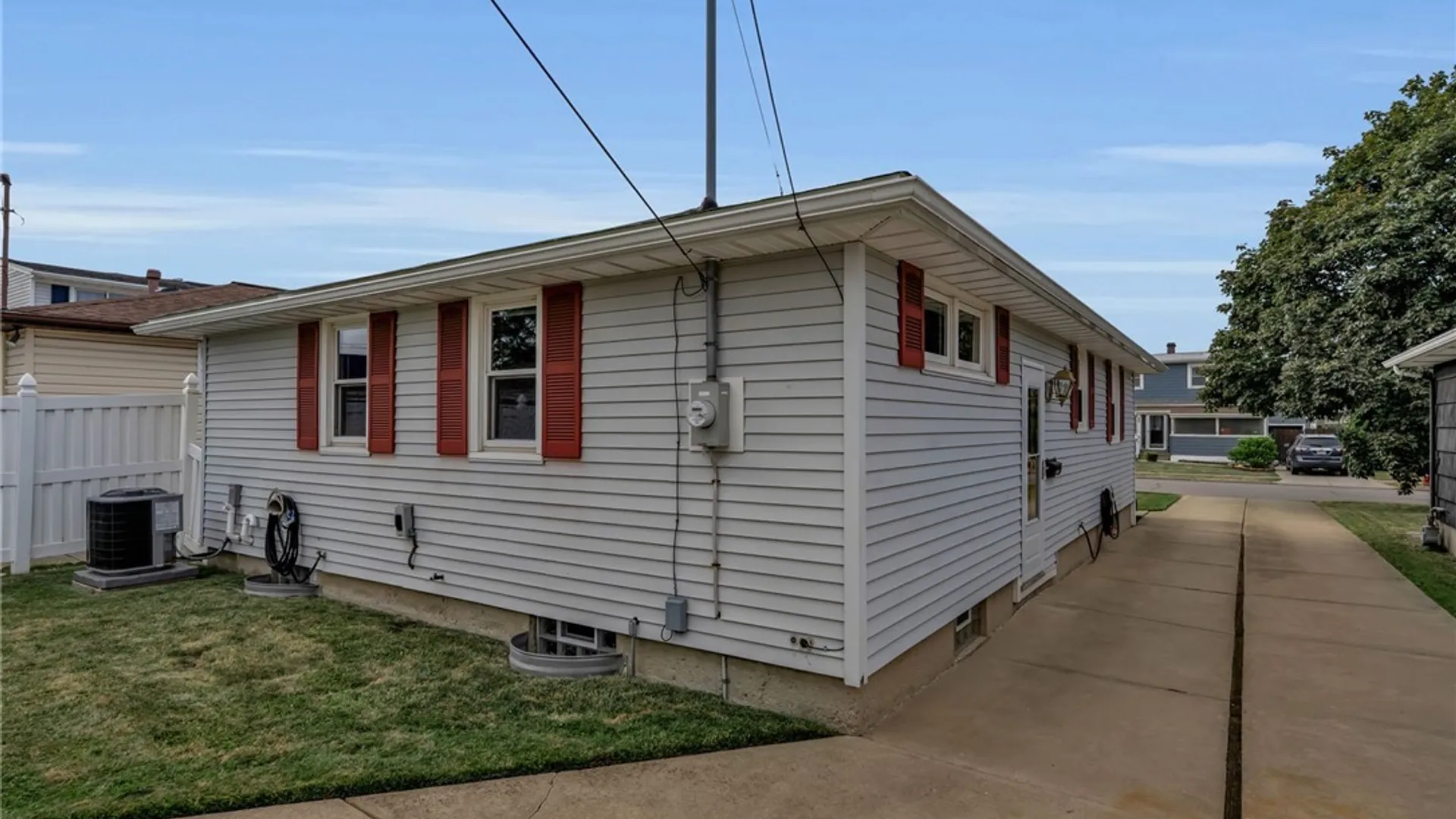 Property at 149 Desmond Drive, Tonawanda, NY 14150 4