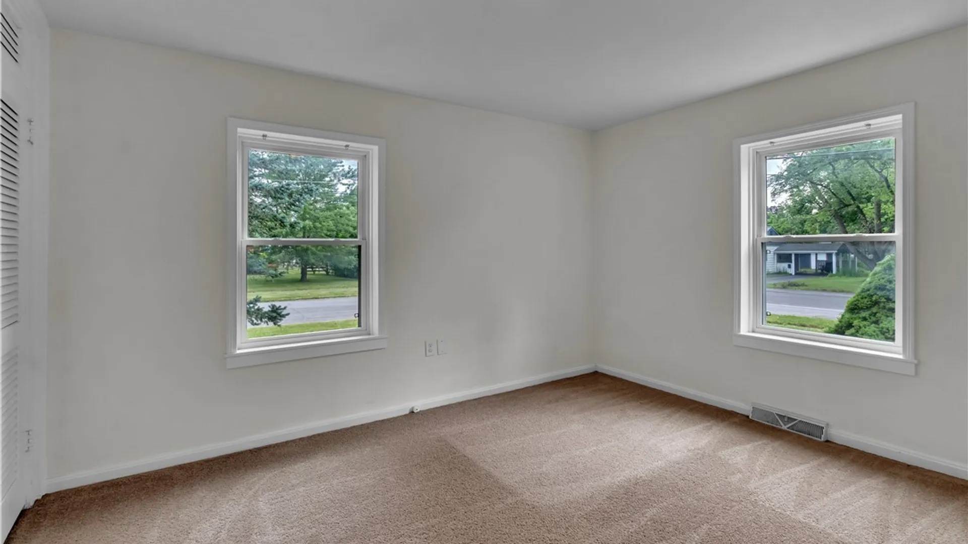 Property at 375 Beattie Avenue, Lockport City, NY 14094 27