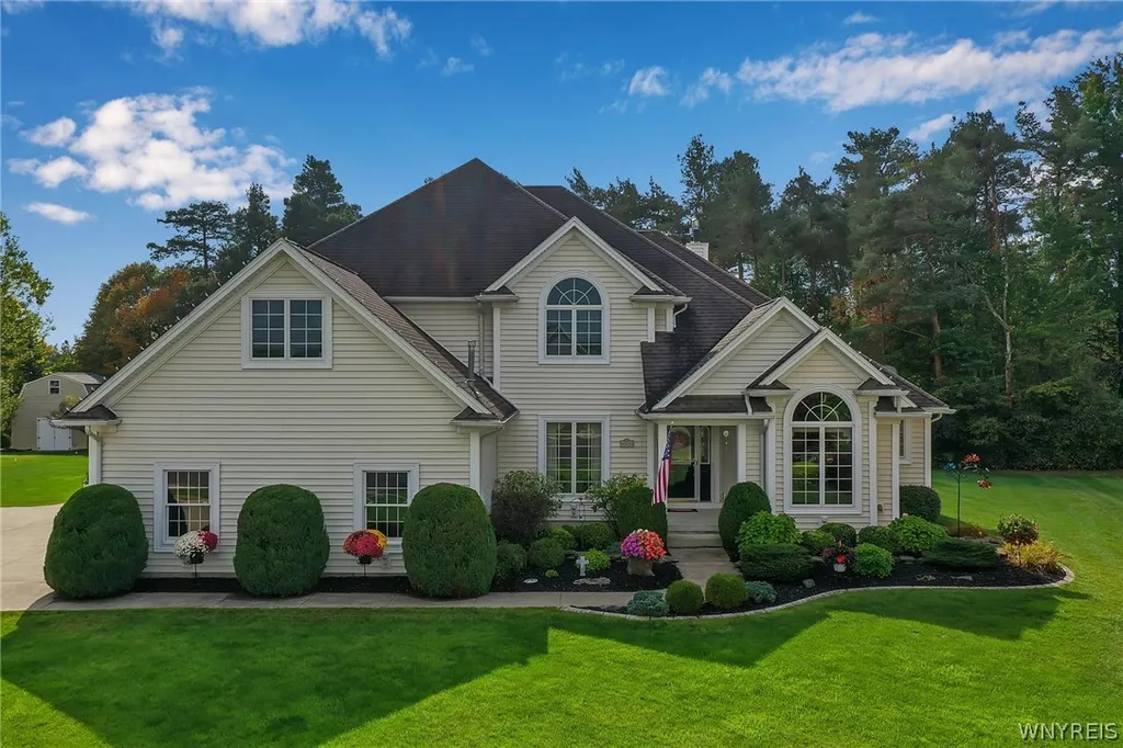 Property at 27 Ann Marie Drive, Lancaster, NY 14086