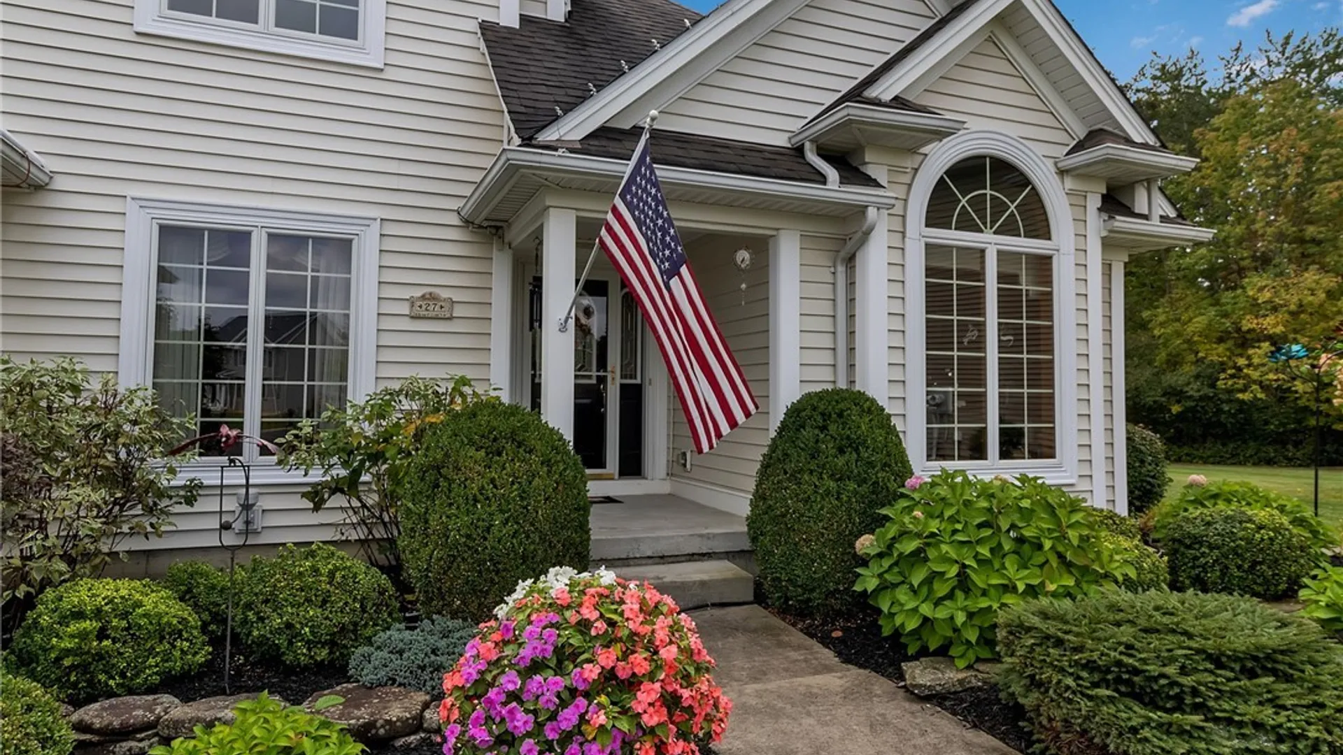 Property at 27 Ann Marie Drive, Lancaster, NY 14086 2