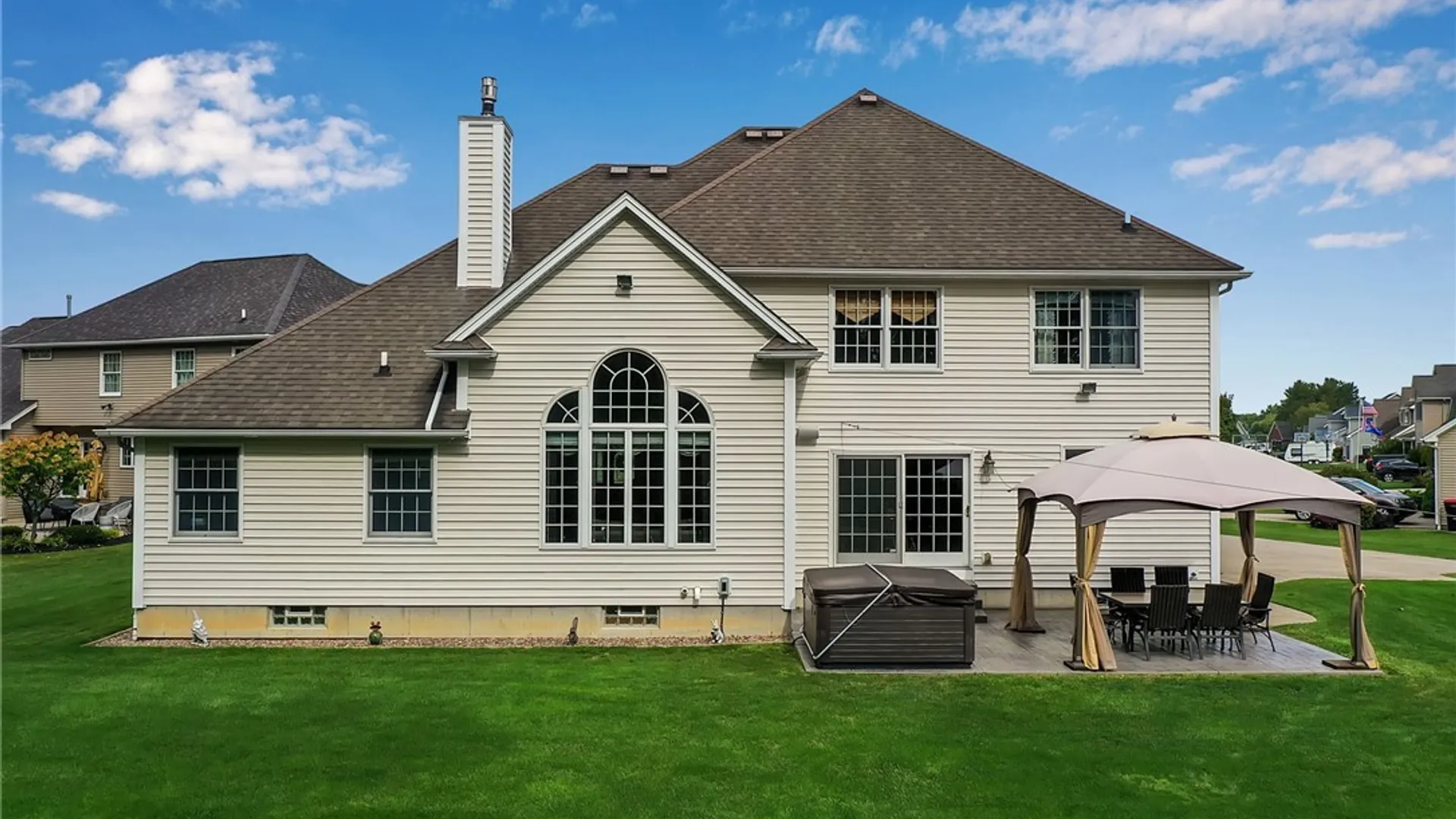 Property at 27 Ann Marie Drive, Lancaster, NY 14086 3