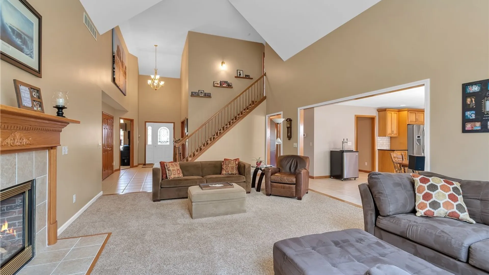 Property at 27 Ann Marie Drive, Lancaster, NY 14086 16