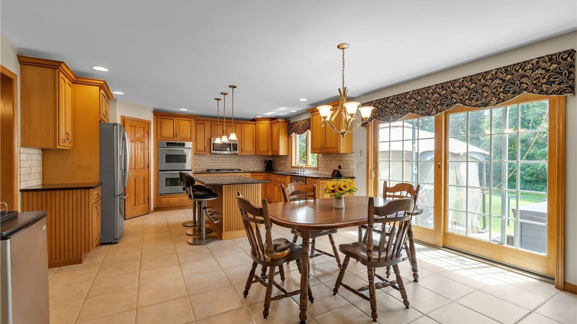 Property at 27 Ann Marie Drive, Lancaster, NY 14086 18