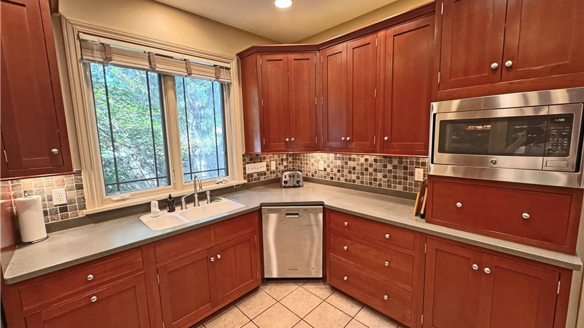 Property at 162 Barclay Square Drive, Brighton, NY 14618 13