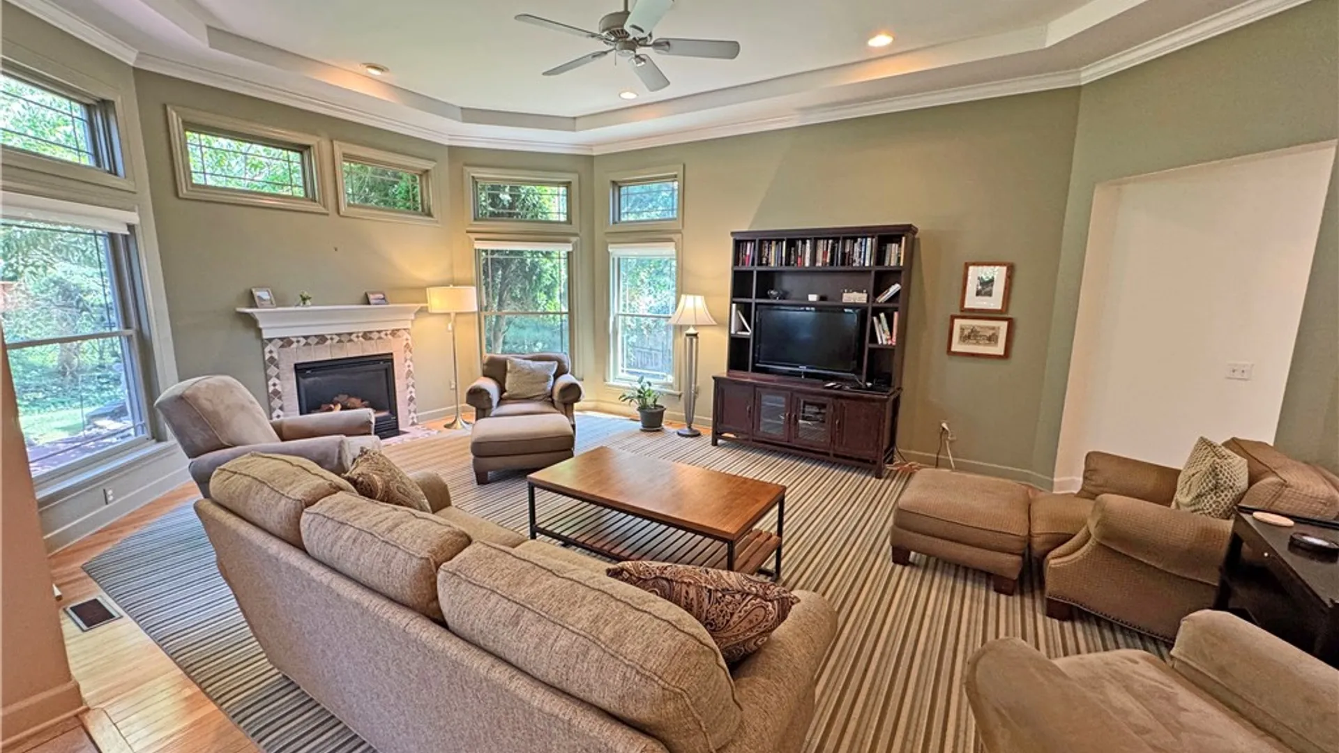 Property at 162 Barclay Square Drive, Brighton, NY 14618 16