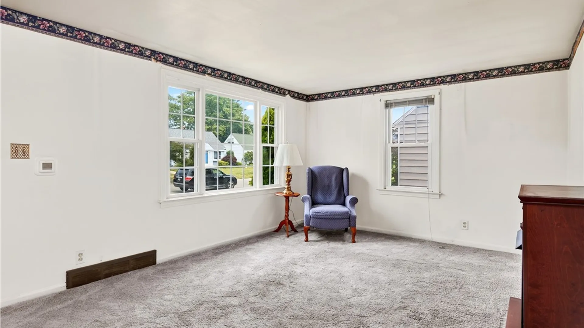 Property at 76 Canterbury Lane, Tonawanda, NY 14217 12