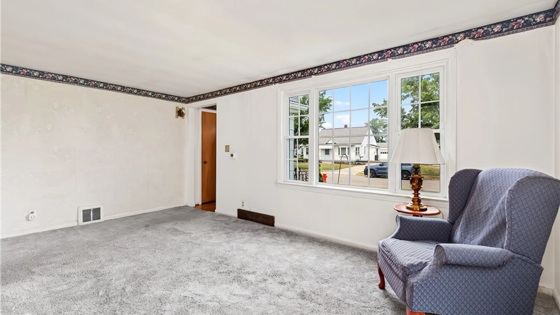 Property at 76 Canterbury Lane, Tonawanda, NY 14217 13