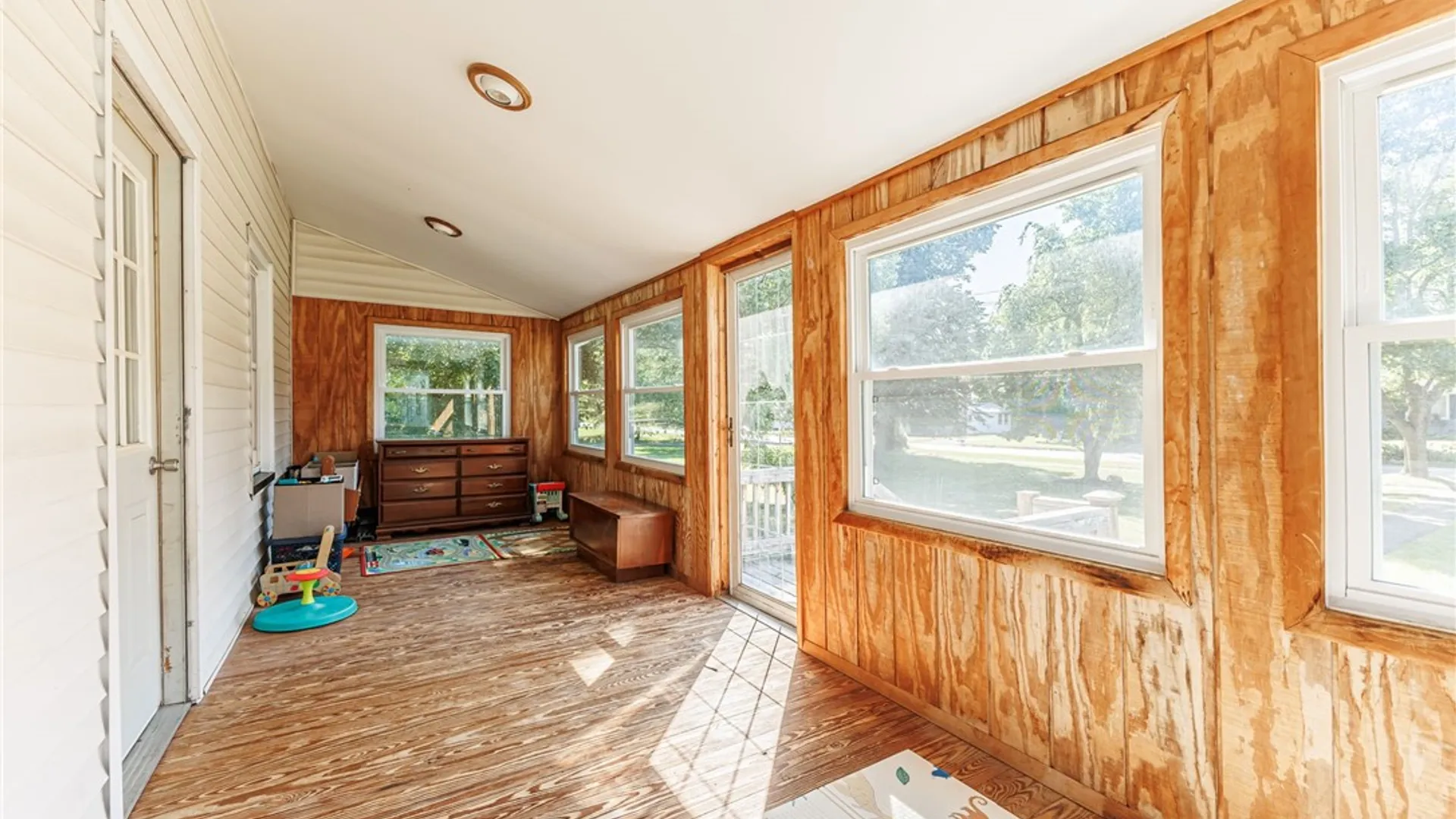 Property at 82 Chapel St, Canandaigua City, NY 14424 4