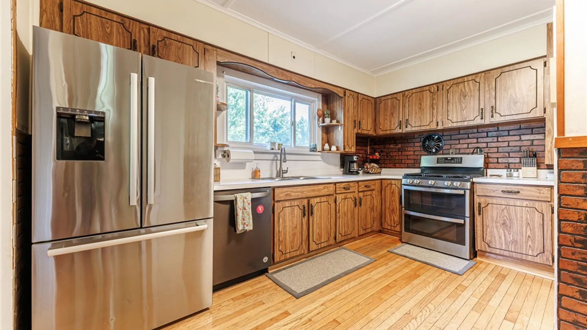 Property at 82 Chapel St, Canandaigua City, NY 14424 9