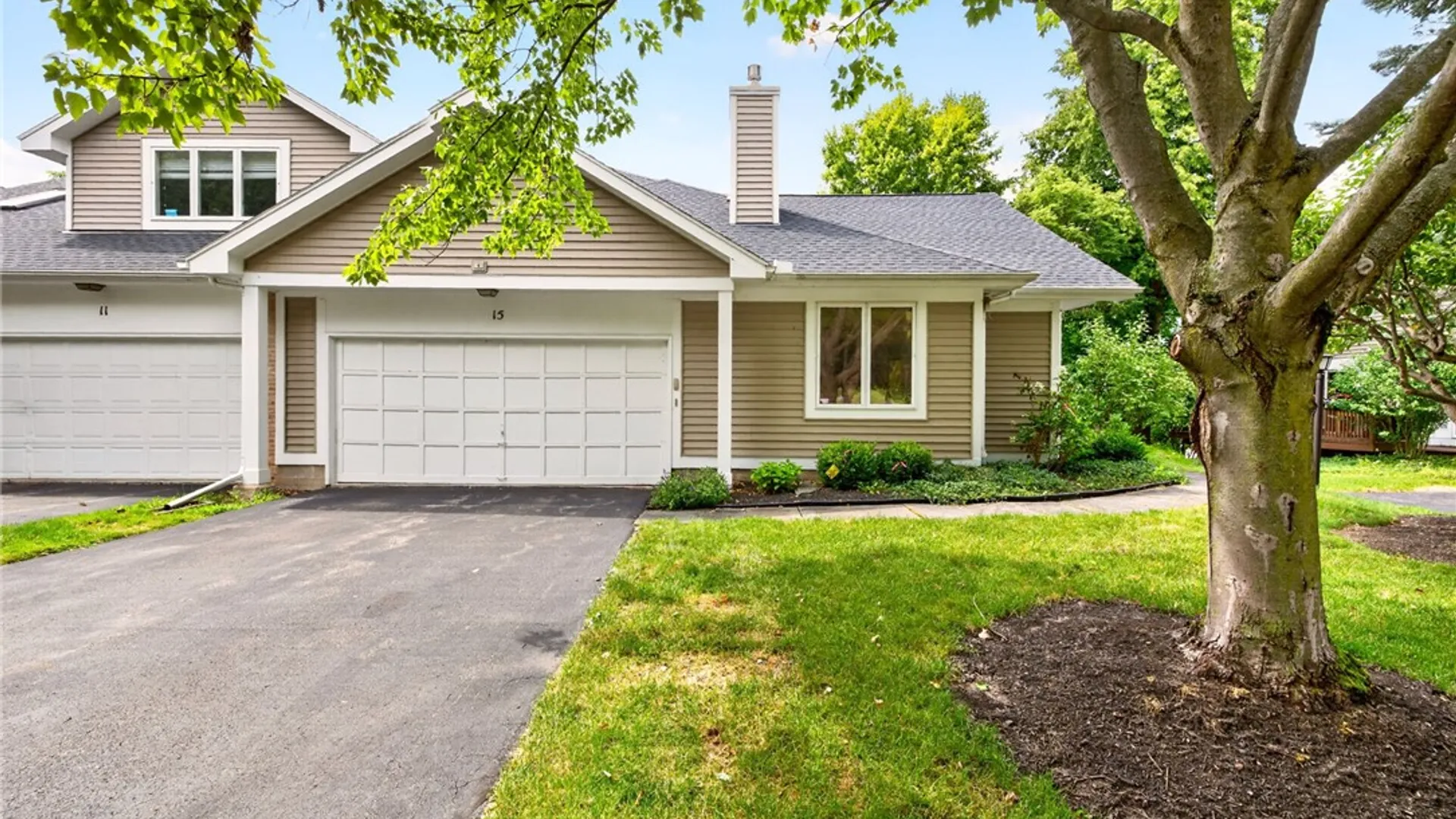 Property at 15 Foxborough Ln Lane, Henrietta, NY 14618 2