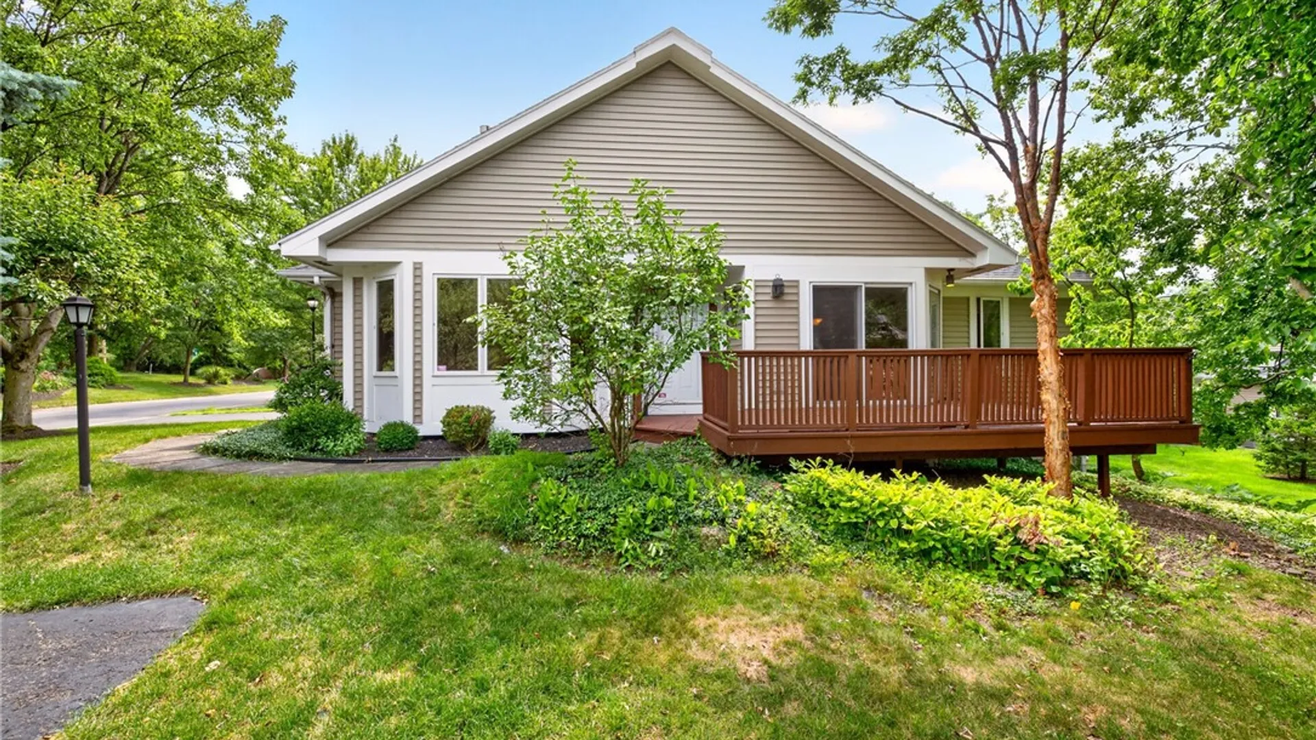 Property at 15 Foxborough Ln Lane, Henrietta, NY 14618 4