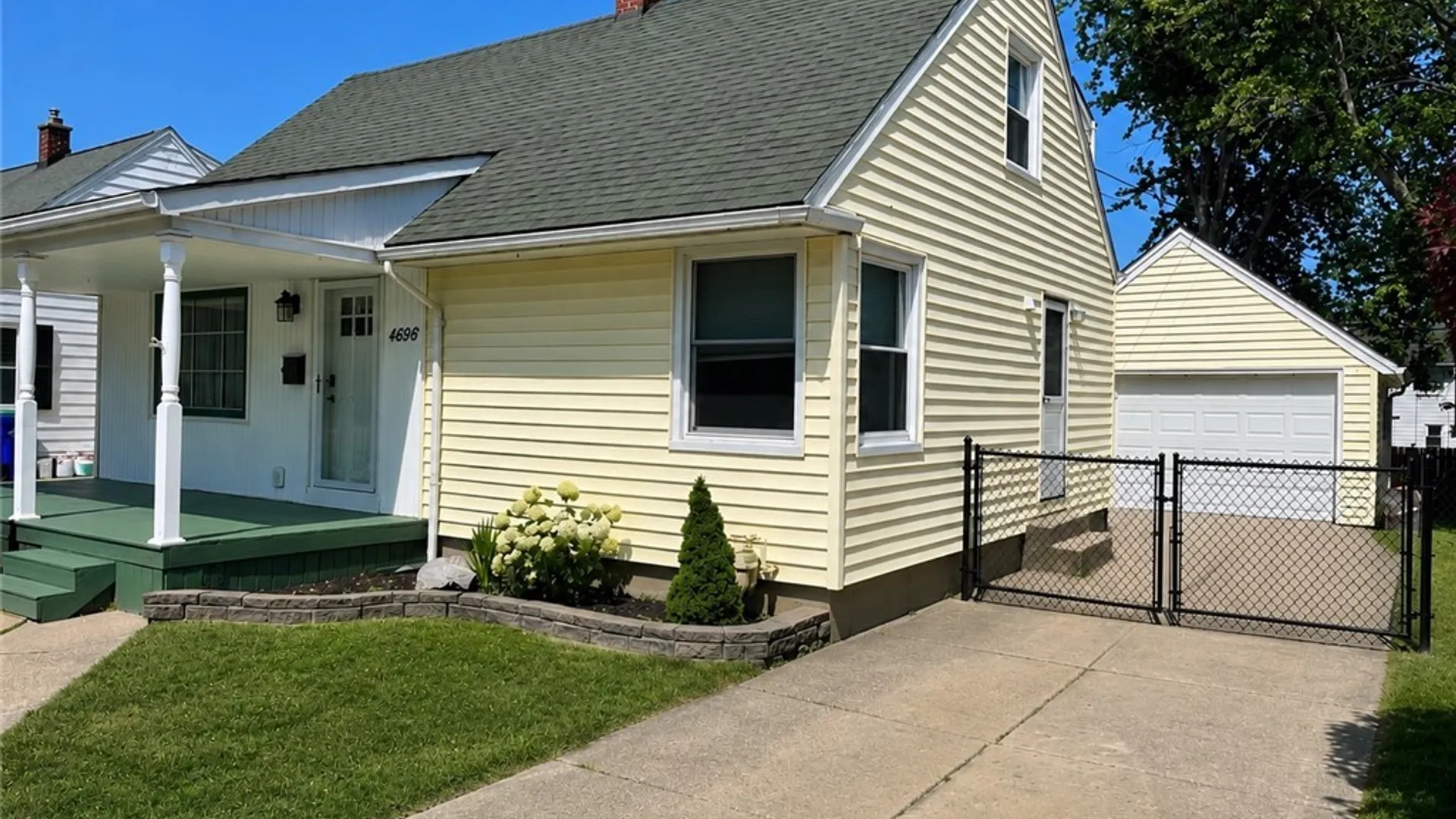 Property at 4696 Chapman Parkway, Hamburg, NY 14075 2