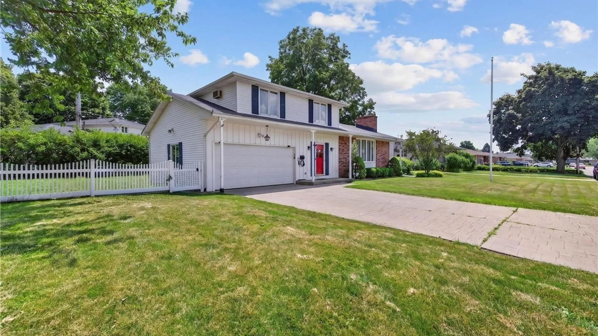 Property at 33 Gregory Drive, West Seneca, NY 14224 2