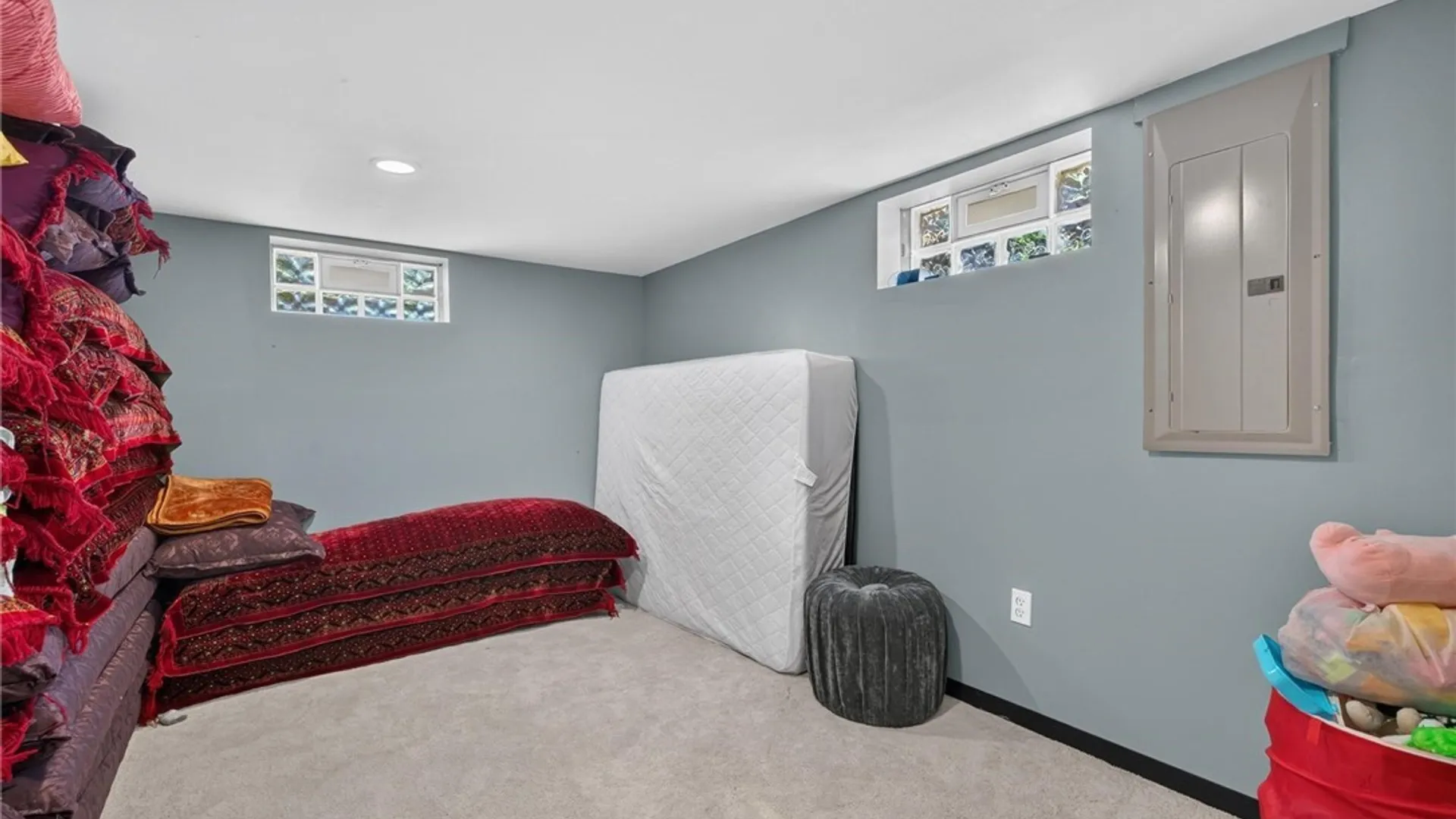 Property at 33 Gregory Drive, West Seneca, NY 14224 26