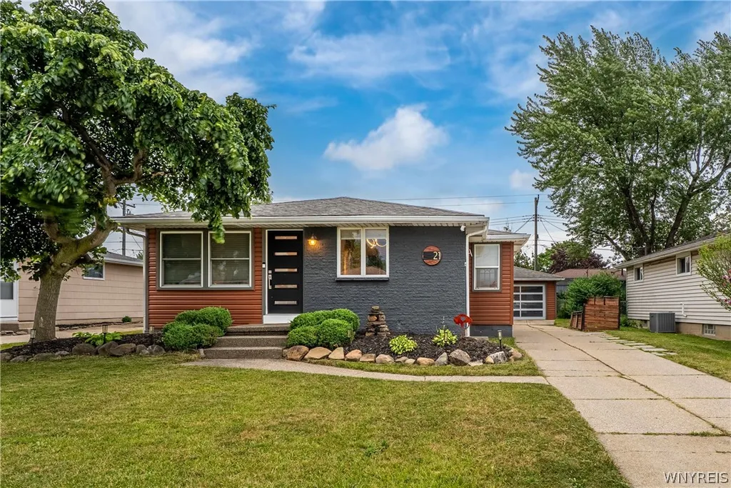 Property at 21 Caroline Ln, Cheektowaga, NY 14043
