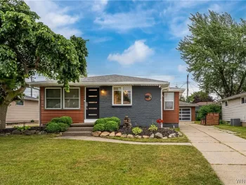 Property at 21 Caroline Ln, Cheektowaga, NY 14043