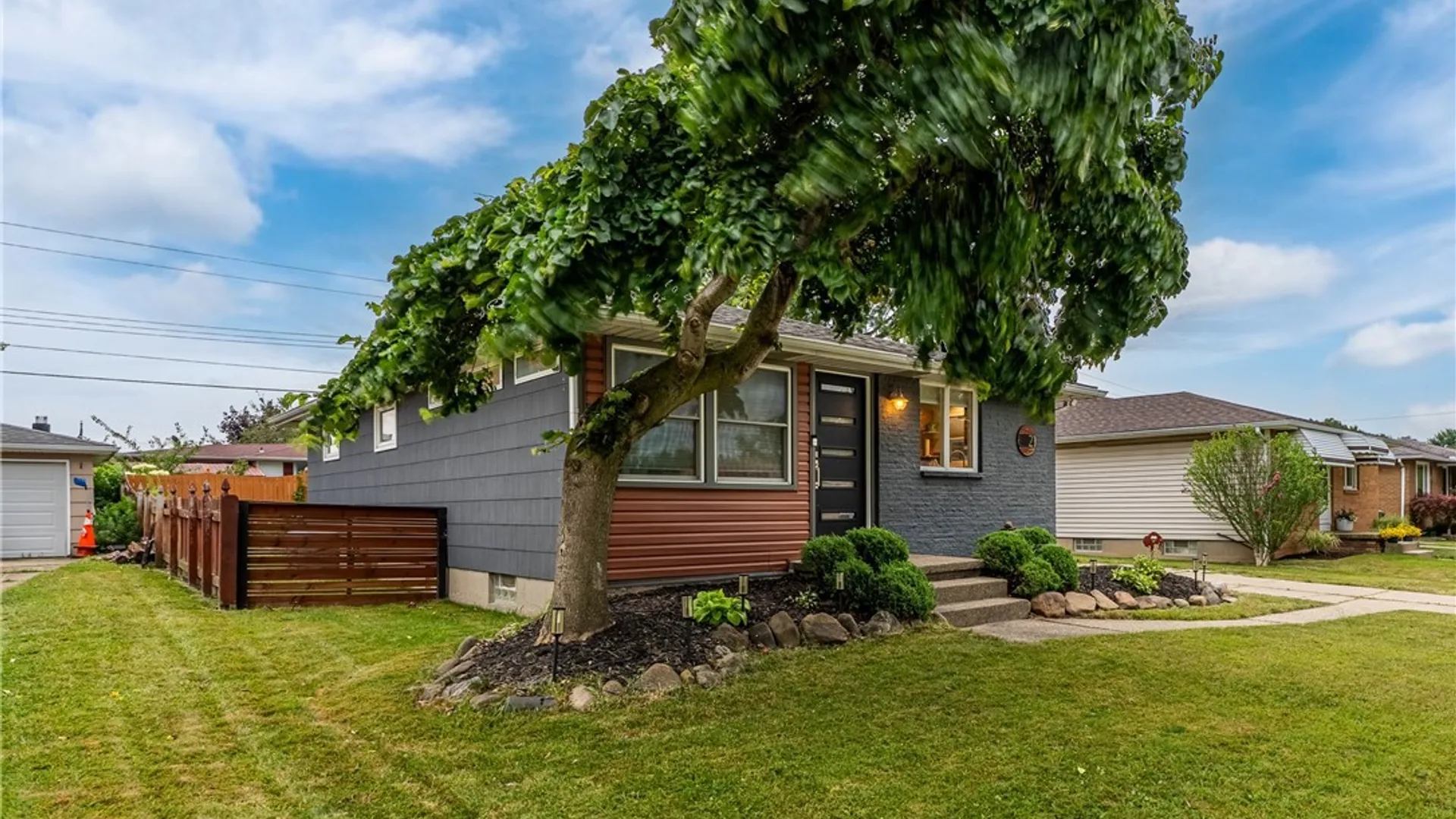Property at 21 Caroline Ln, Cheektowaga, NY 14043 3