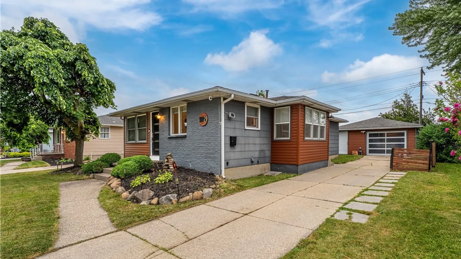 Property at 21 Caroline Ln, Cheektowaga, NY 14043 4