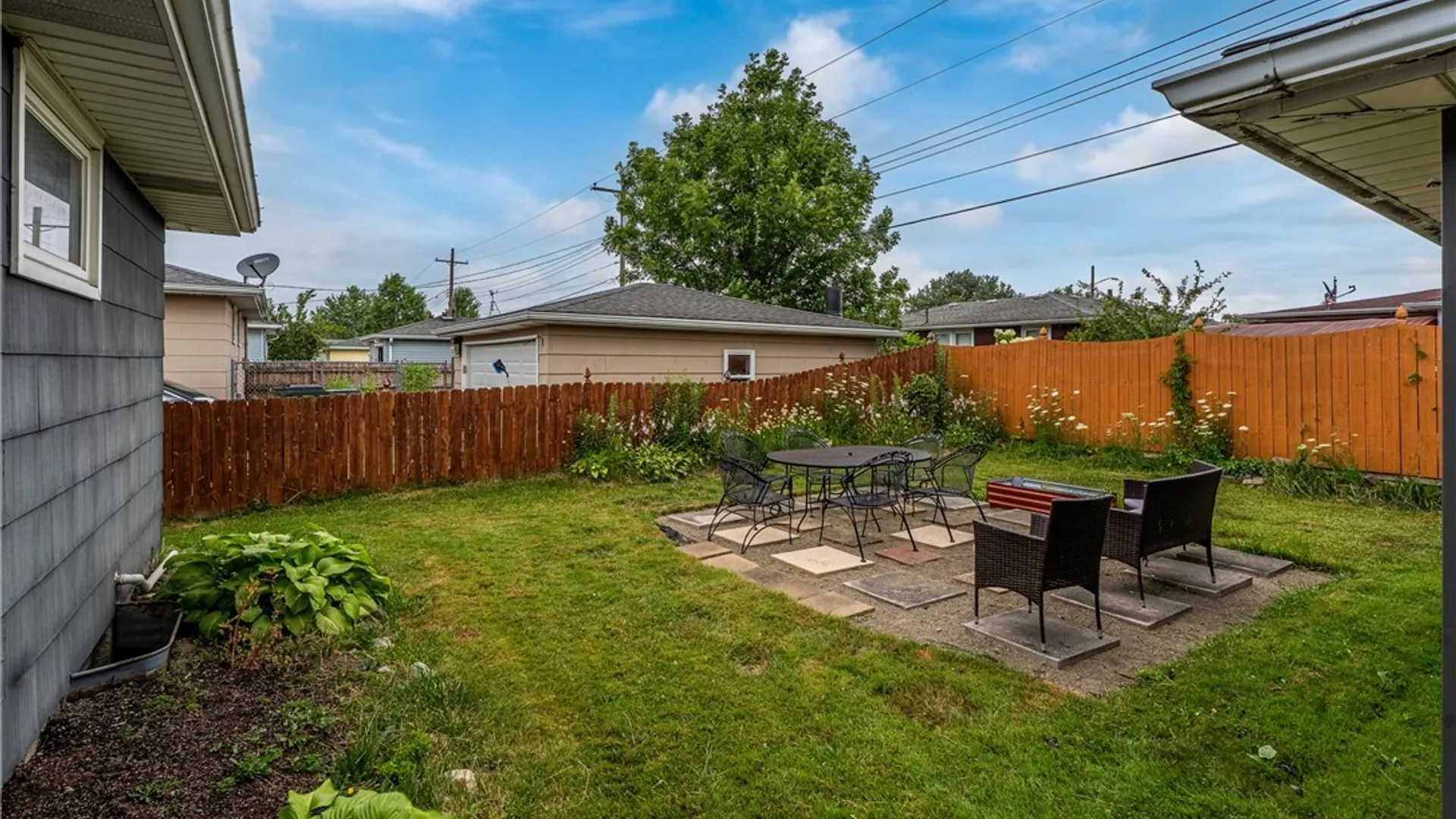 Property at 21 Caroline Ln, Cheektowaga, NY 14043 6