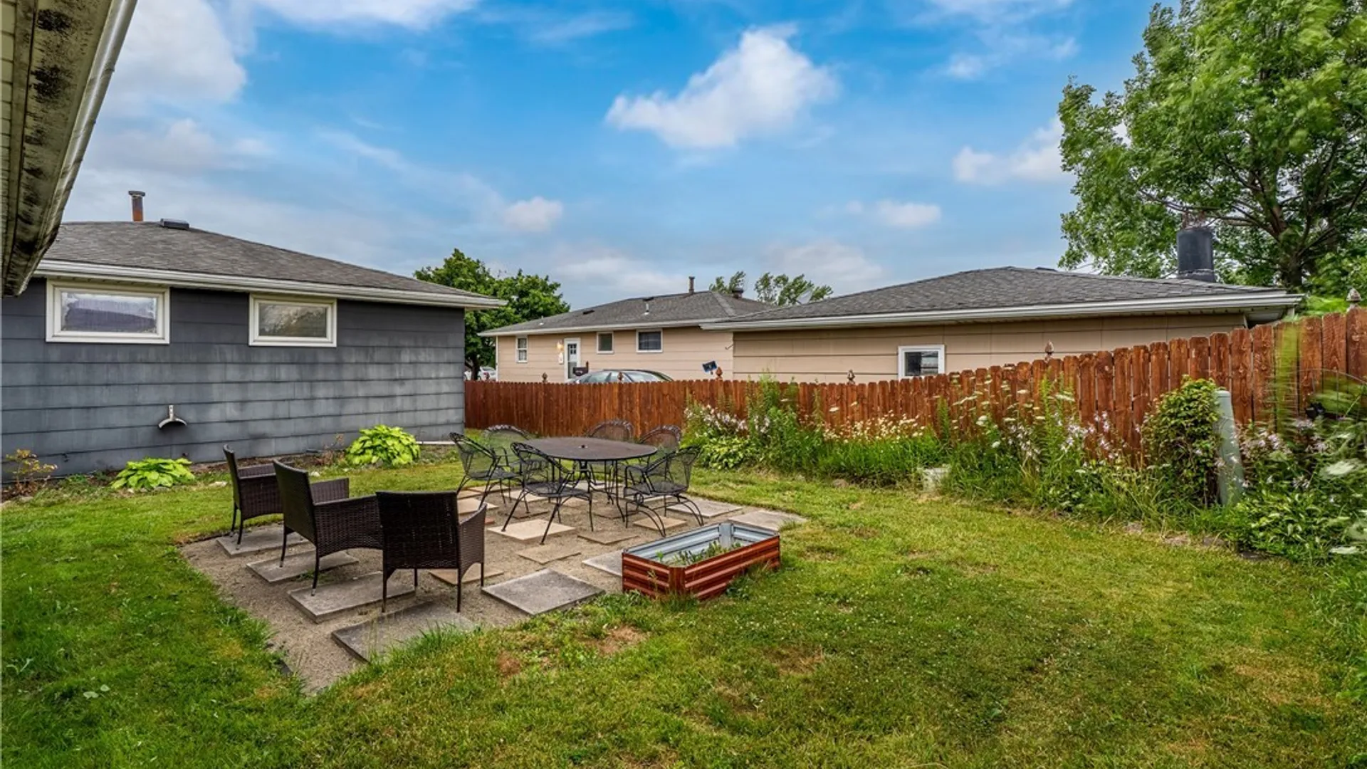 Property at 21 Caroline Ln, Cheektowaga, NY 14043 7