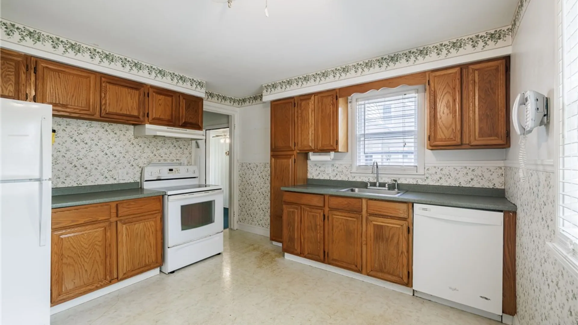 Property at 262 Bancroft Drive, Greece, NY 14616 4