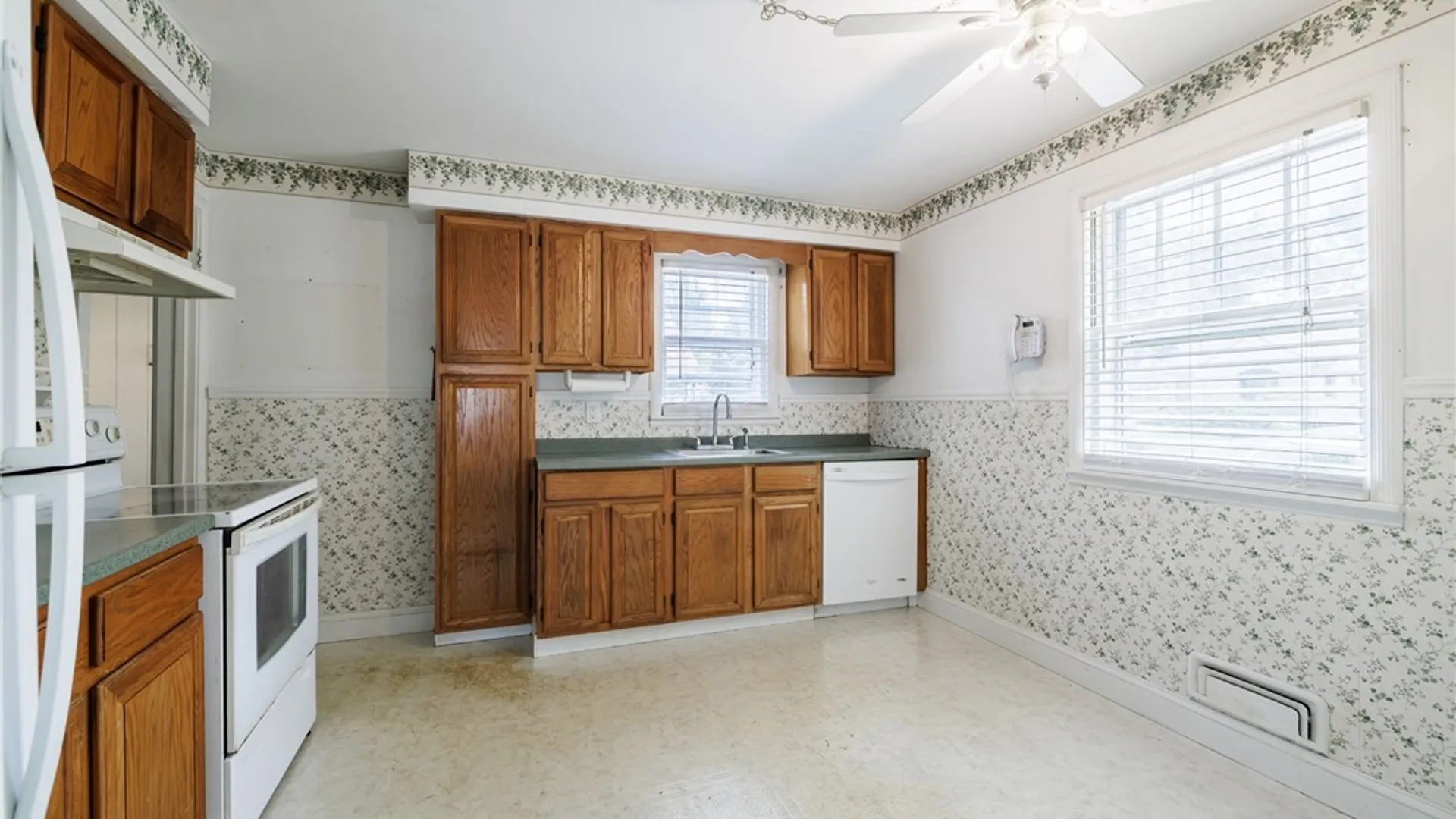 Property at 262 Bancroft Drive, Greece, NY 14616 5
