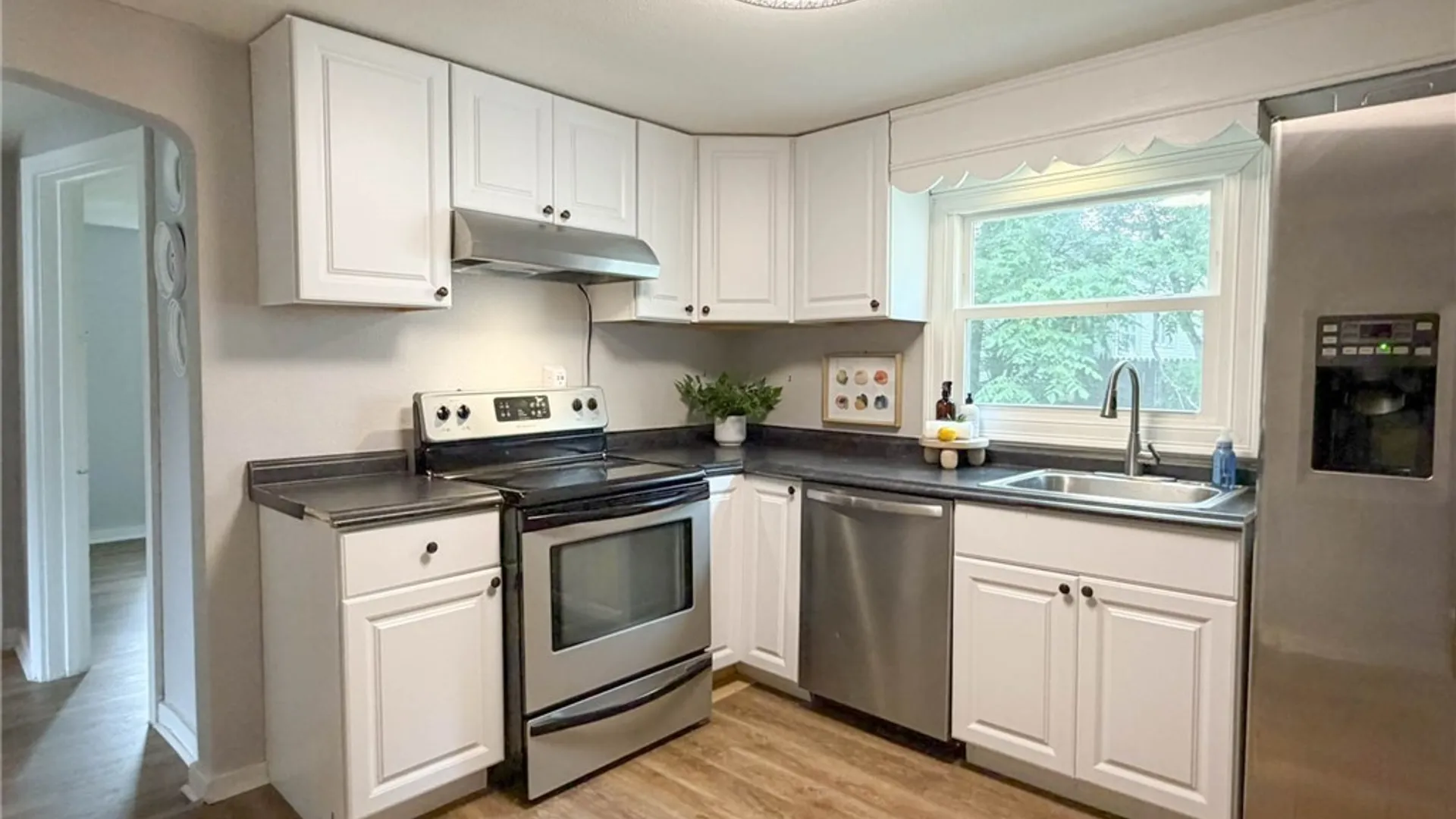 Property at 125 Merritt Place, New Hartford, NY 13413 15