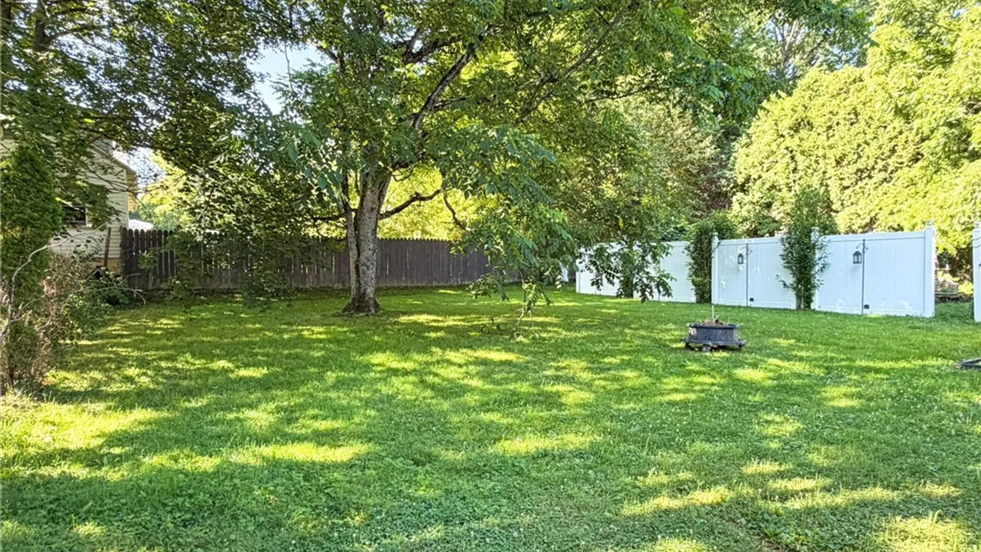 Property at 125 Merritt Place, New Hartford, NY 13413 41