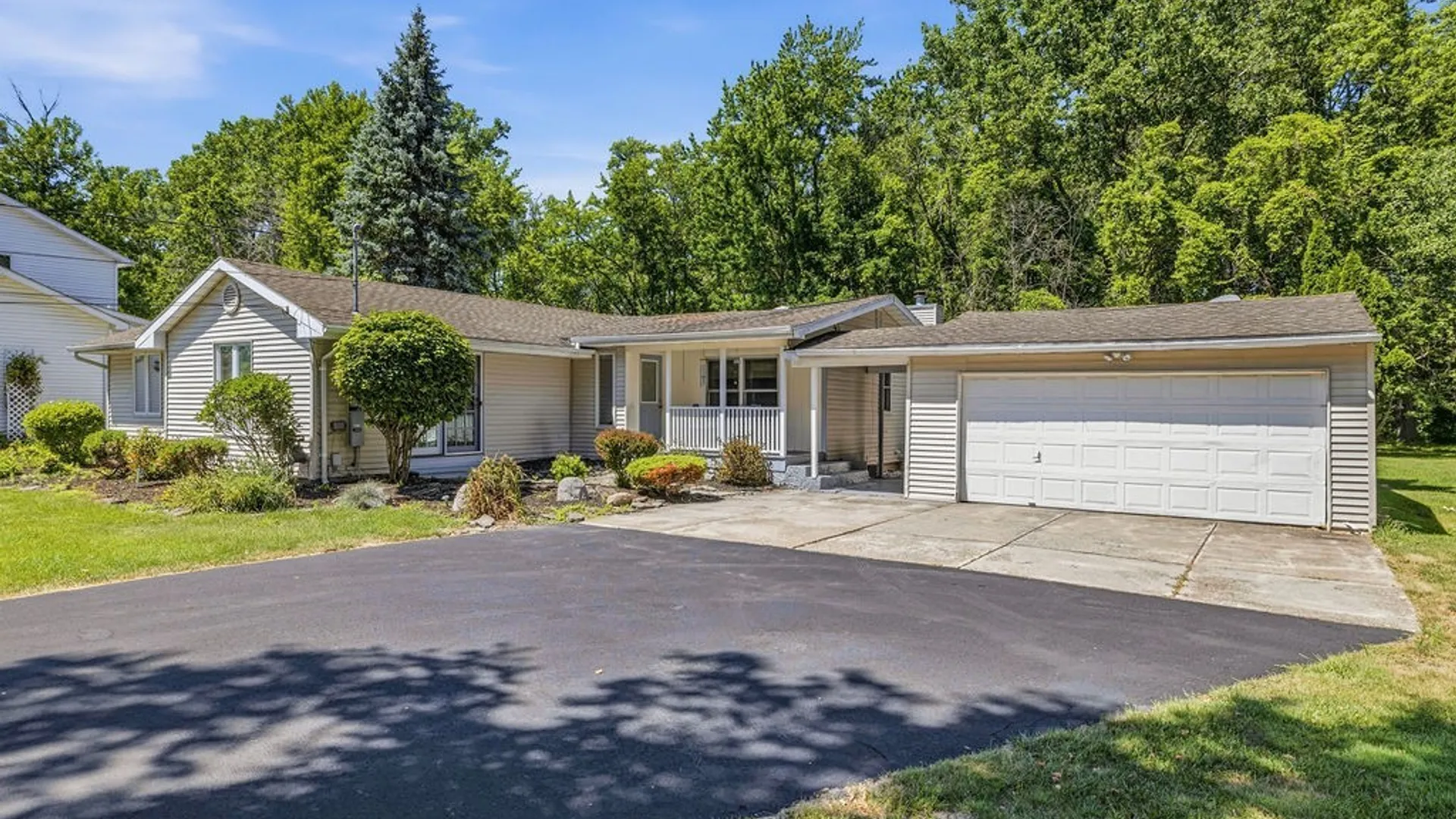 Property at 150 N French Road, Amherst, NY 14228 3